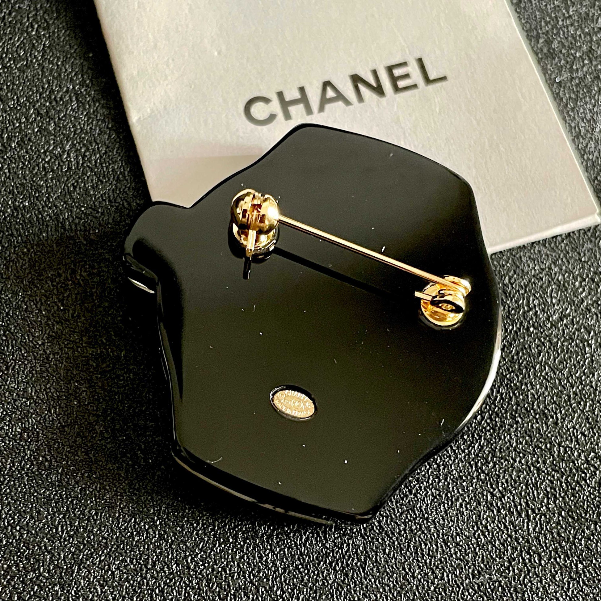 Double-C Emblem Brooch in Polished Metal-Tone – Design 004 main product view