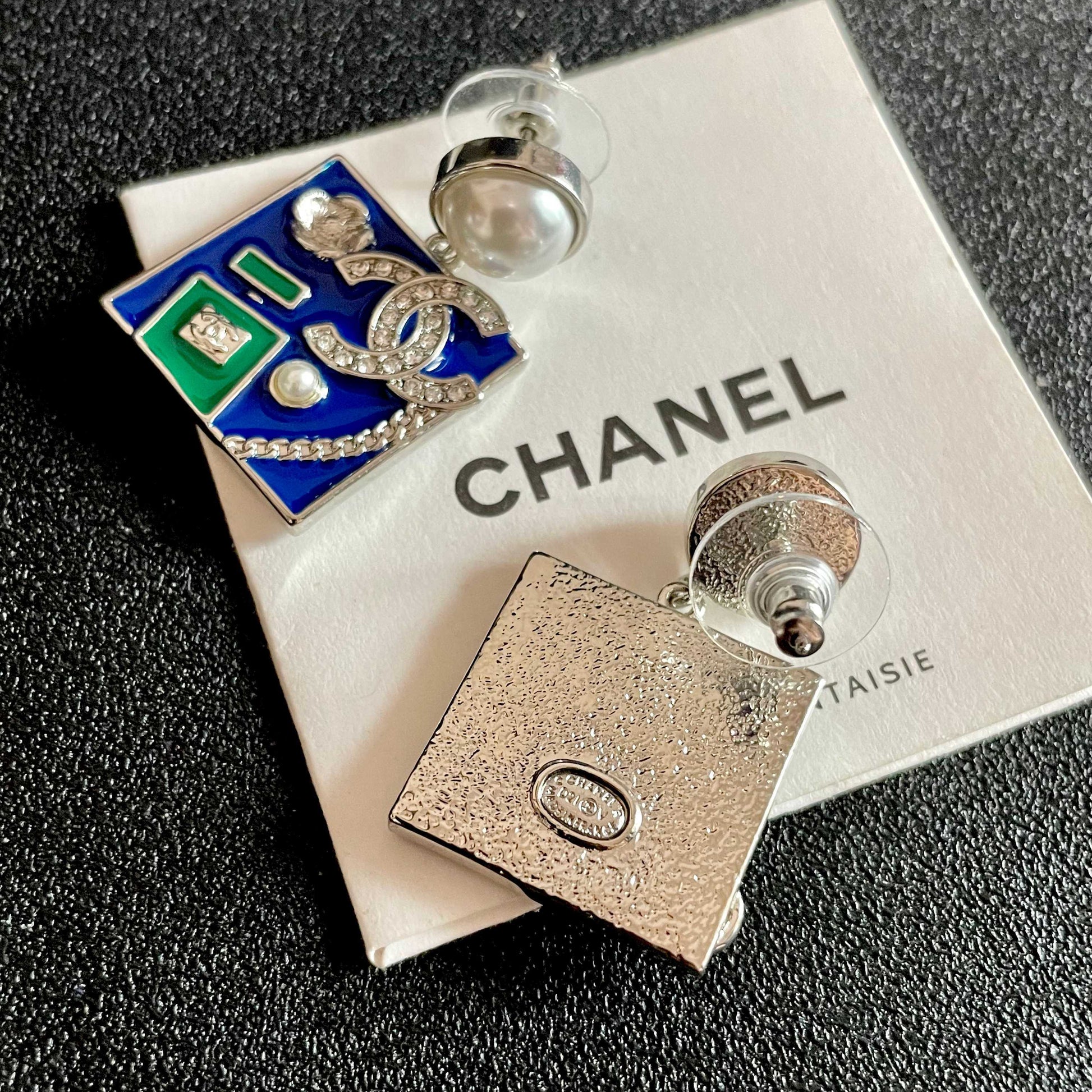 Double-C Emblem Statement Earrings in Polished Metal-Tone – Design 004 main product view