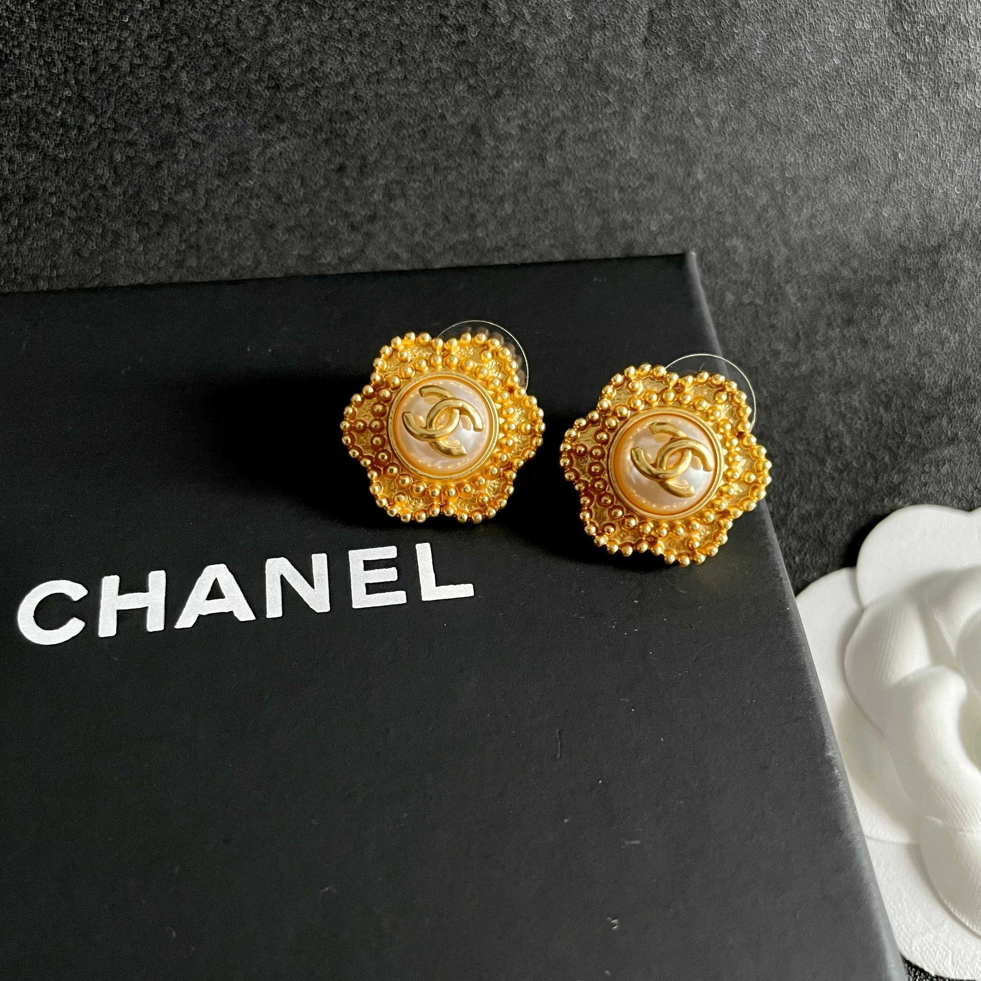 Double-C Emblem Stud Earrings in Polished Metal-Tone – Design 340 detail view