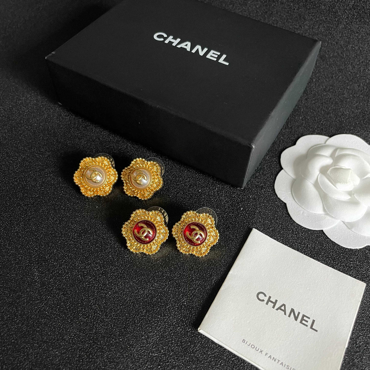 Double-C Emblem Stud Earrings in Polished Metal-Tone – Design 013 side detail