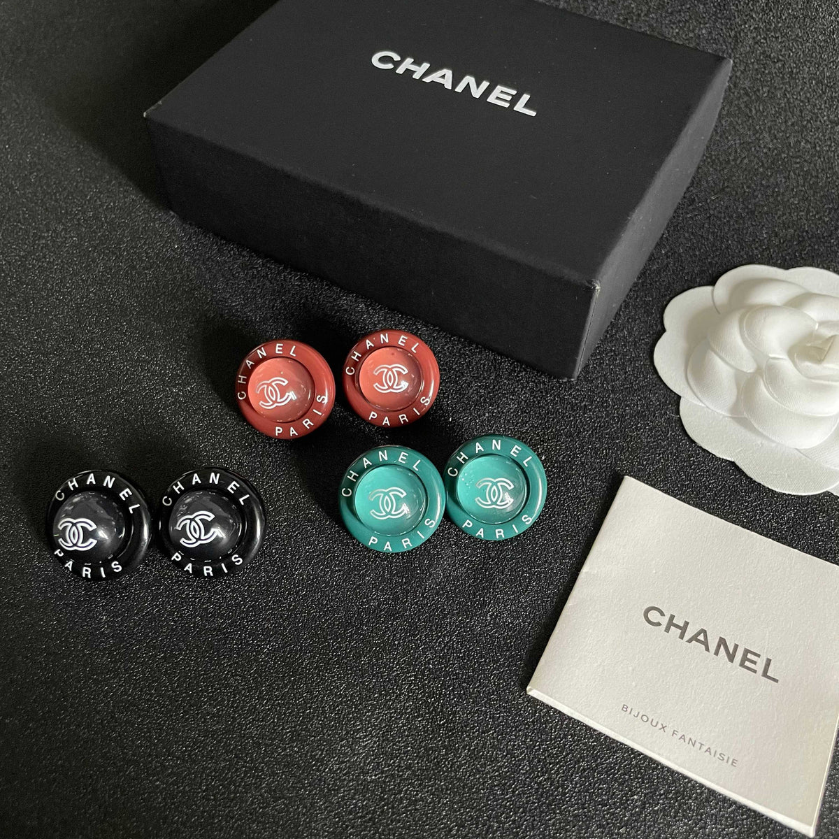 Double-C Emblem Stud Earrings in Polished Metal-Tone – Design 173 close-up detail