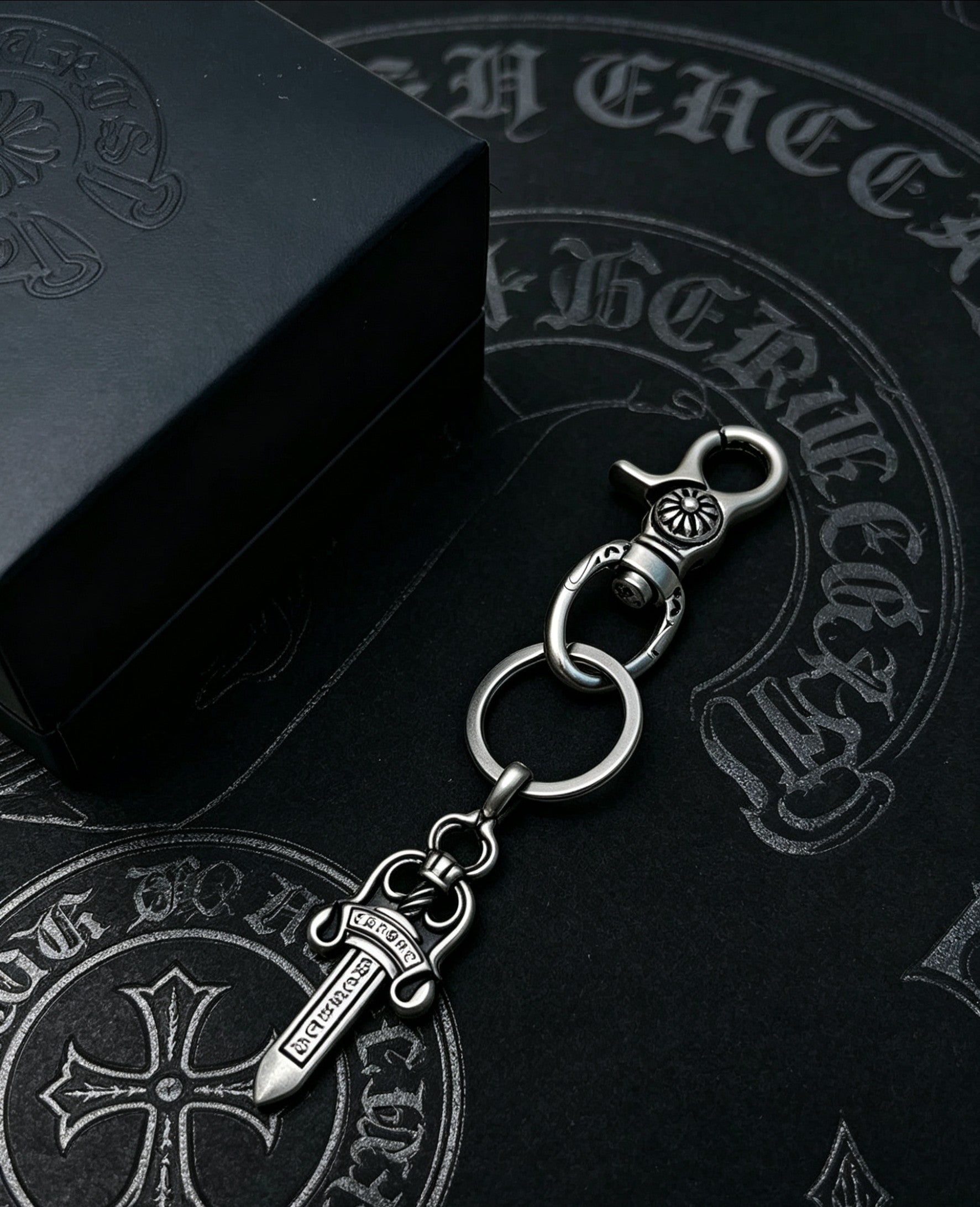 Dagger Multi-Use Chain Accessory – Dagger Detail – Design 04 side detail