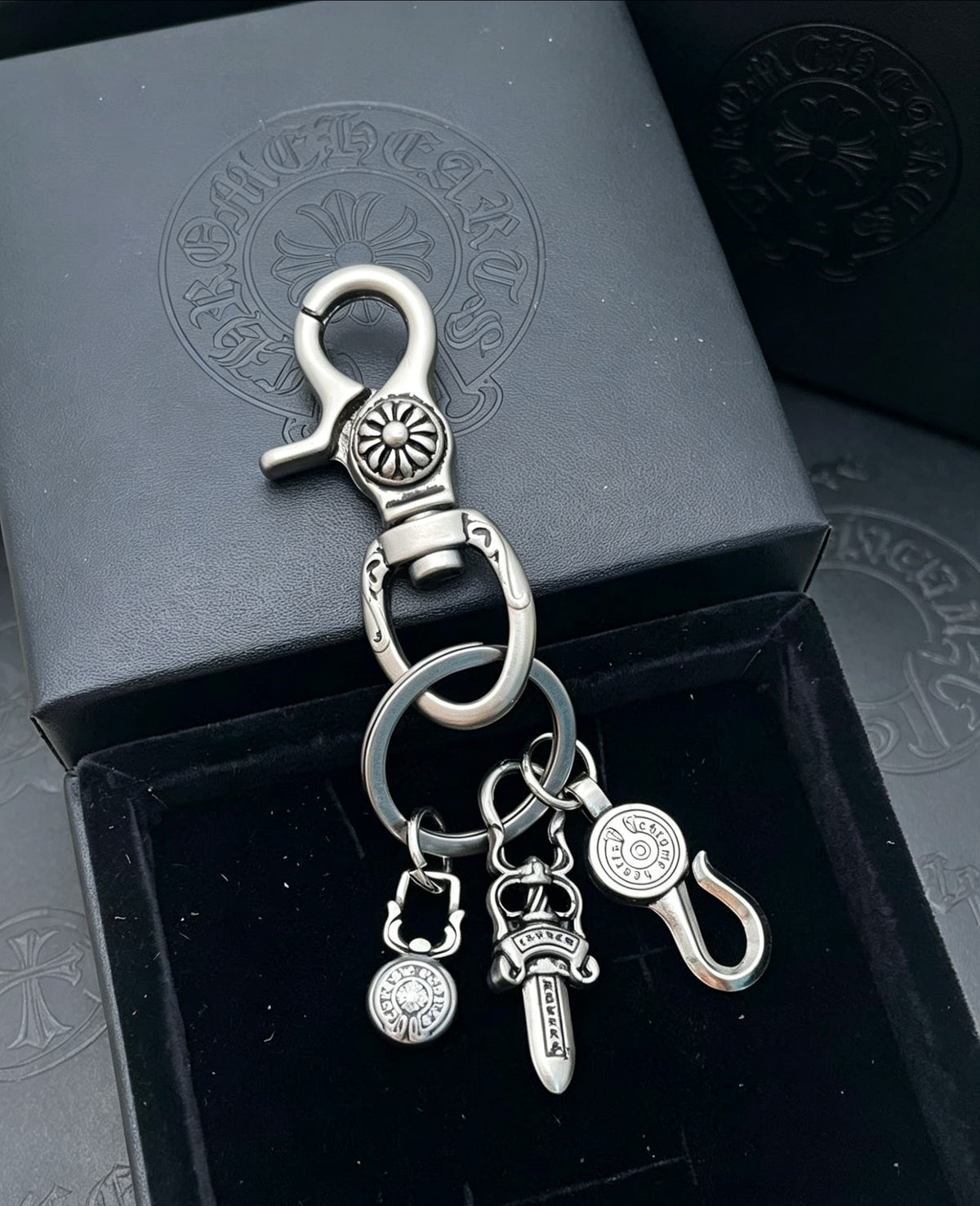 Dagger Multi-Use Chain Accessory – Dagger Detail – Design 03 front product view