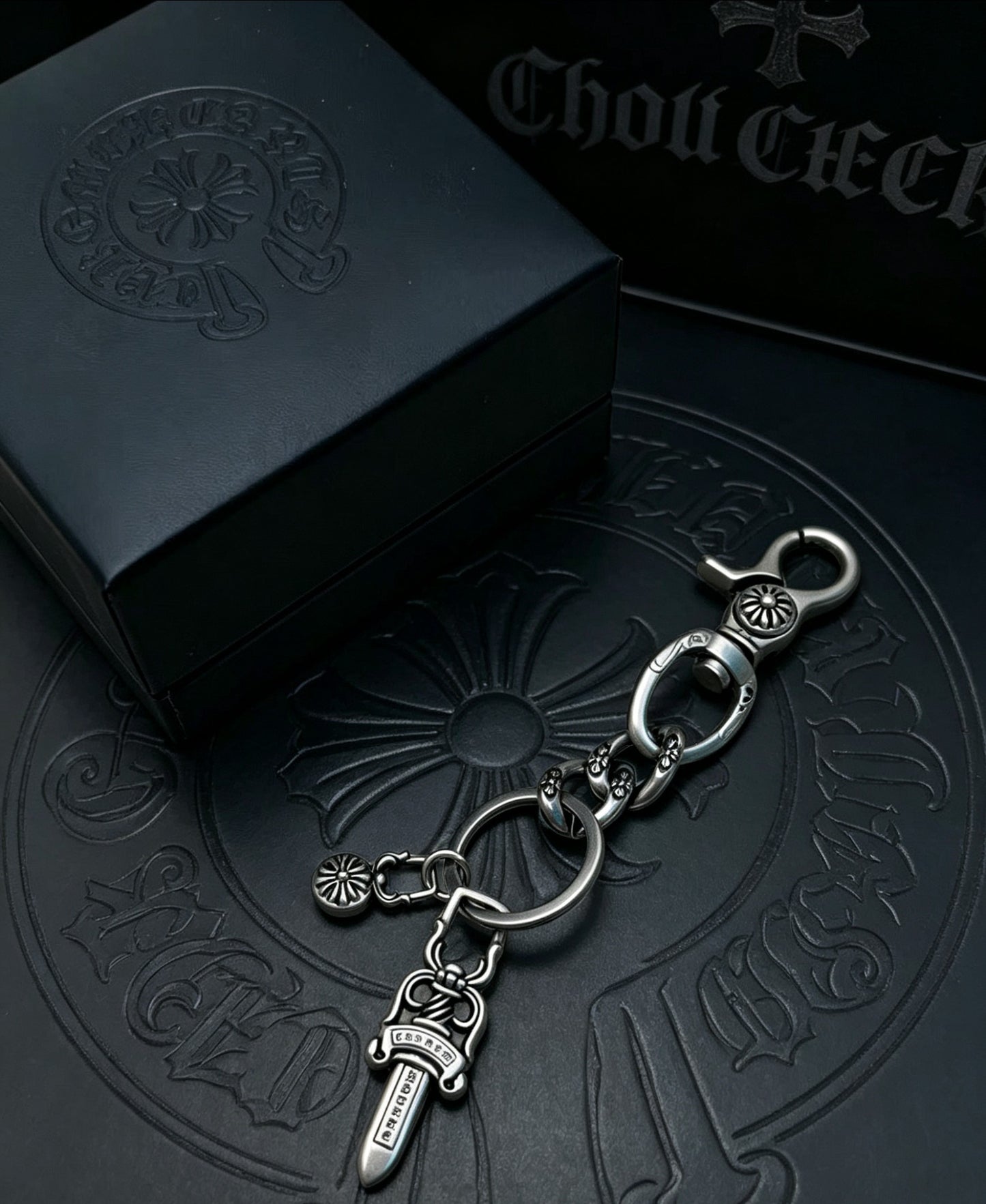 Dagger Multi-Use Chain Accessory – Dagger Detail – Design 07 side detail