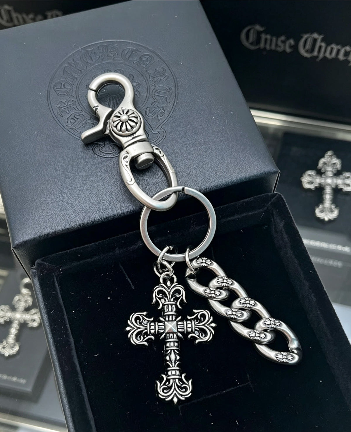 Cross Multi-Use Chain Accessory – Design 02 front product view
