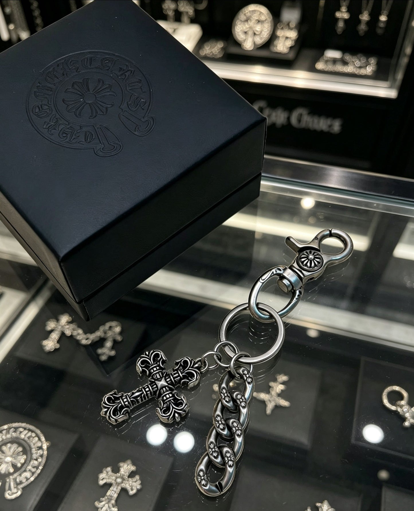 Cross Multi-Use Chain Accessory – Design 02 detail view