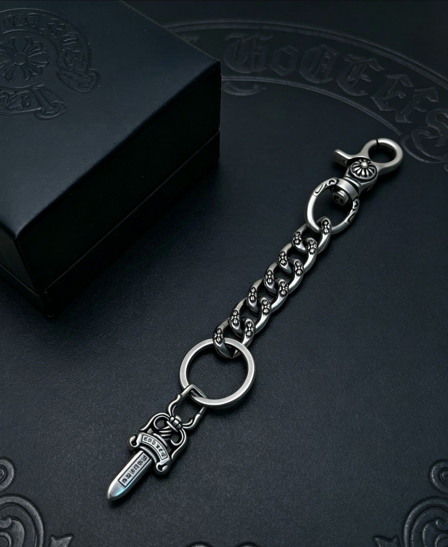 Dagger Multi-Use Chain Accessory – Dagger Detail – Design 06 side detail