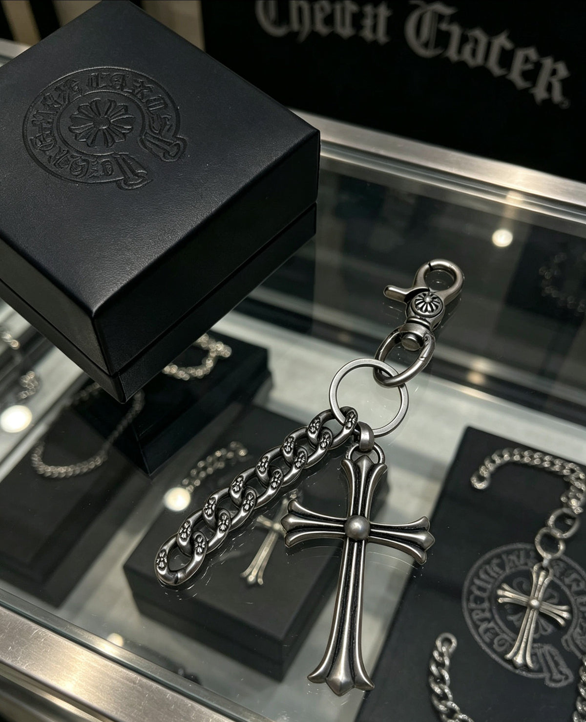 Cross Multi-Use Chain Accessory – Design 01 detail view