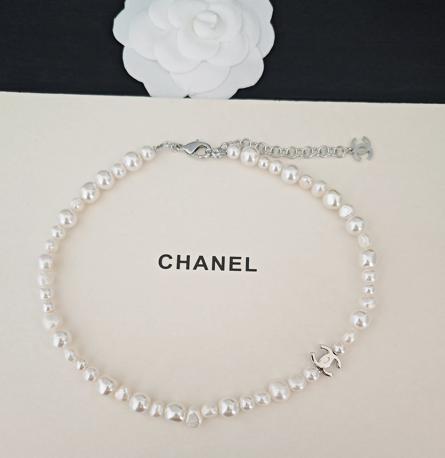 Pearl Pearl-Detail Pendant Necklace – Pearl Detail – Design 056 side detail
