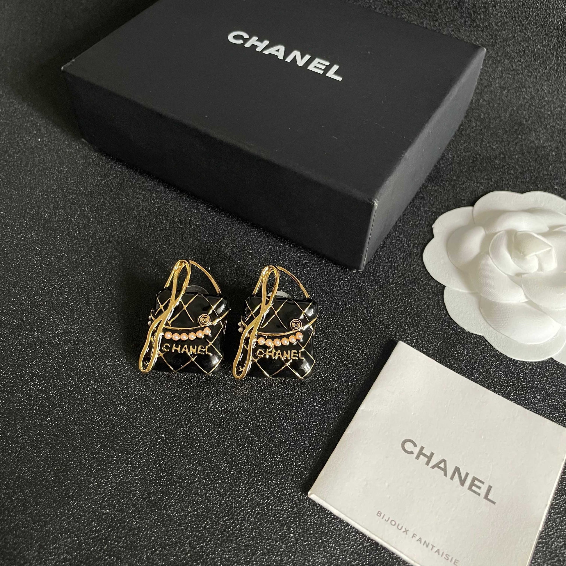 Double-C Emblem Stud Earrings in Polished Metal-Tone – Design 182 close-up detail