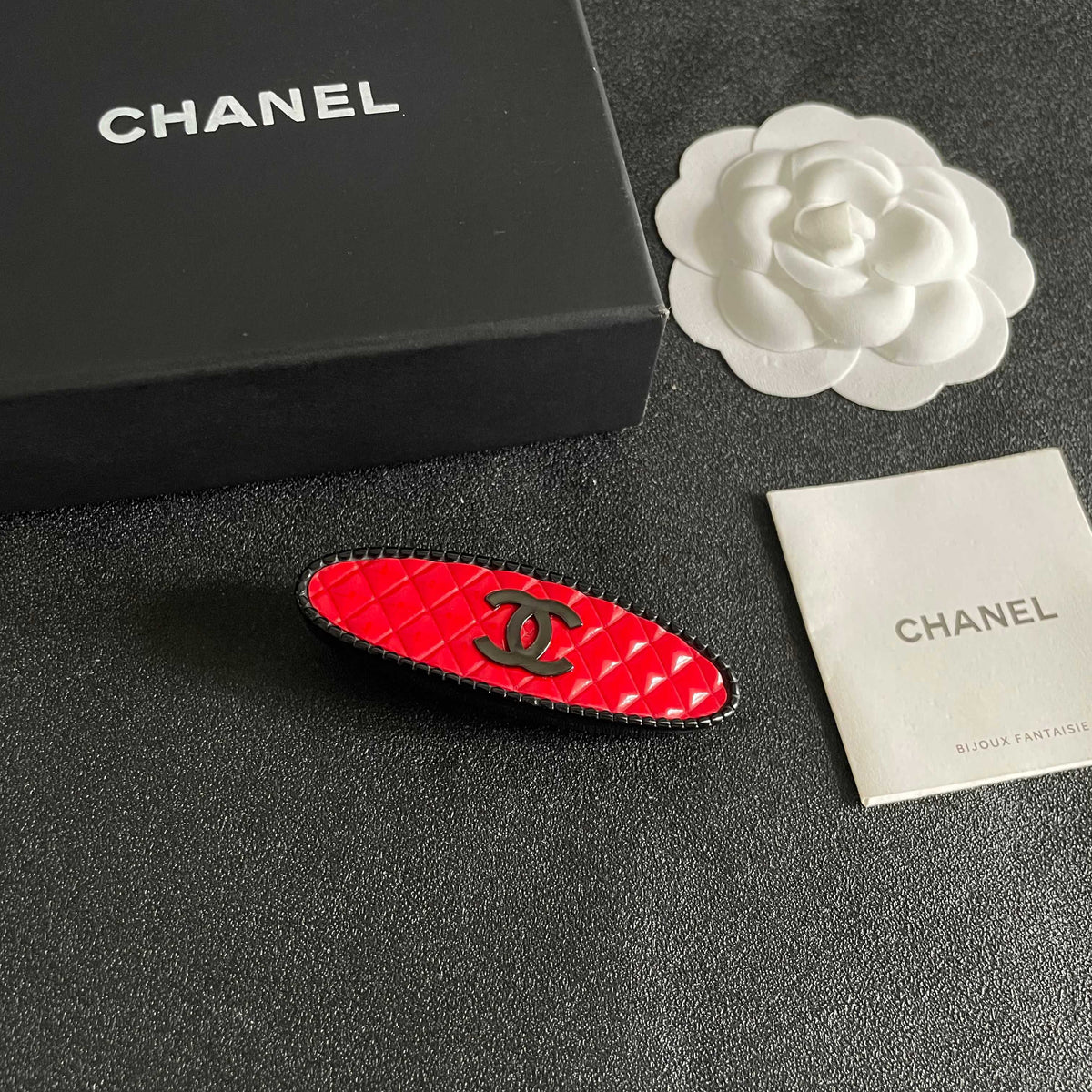 Double-C Emblem Hair Clip – Design 008 styled product view