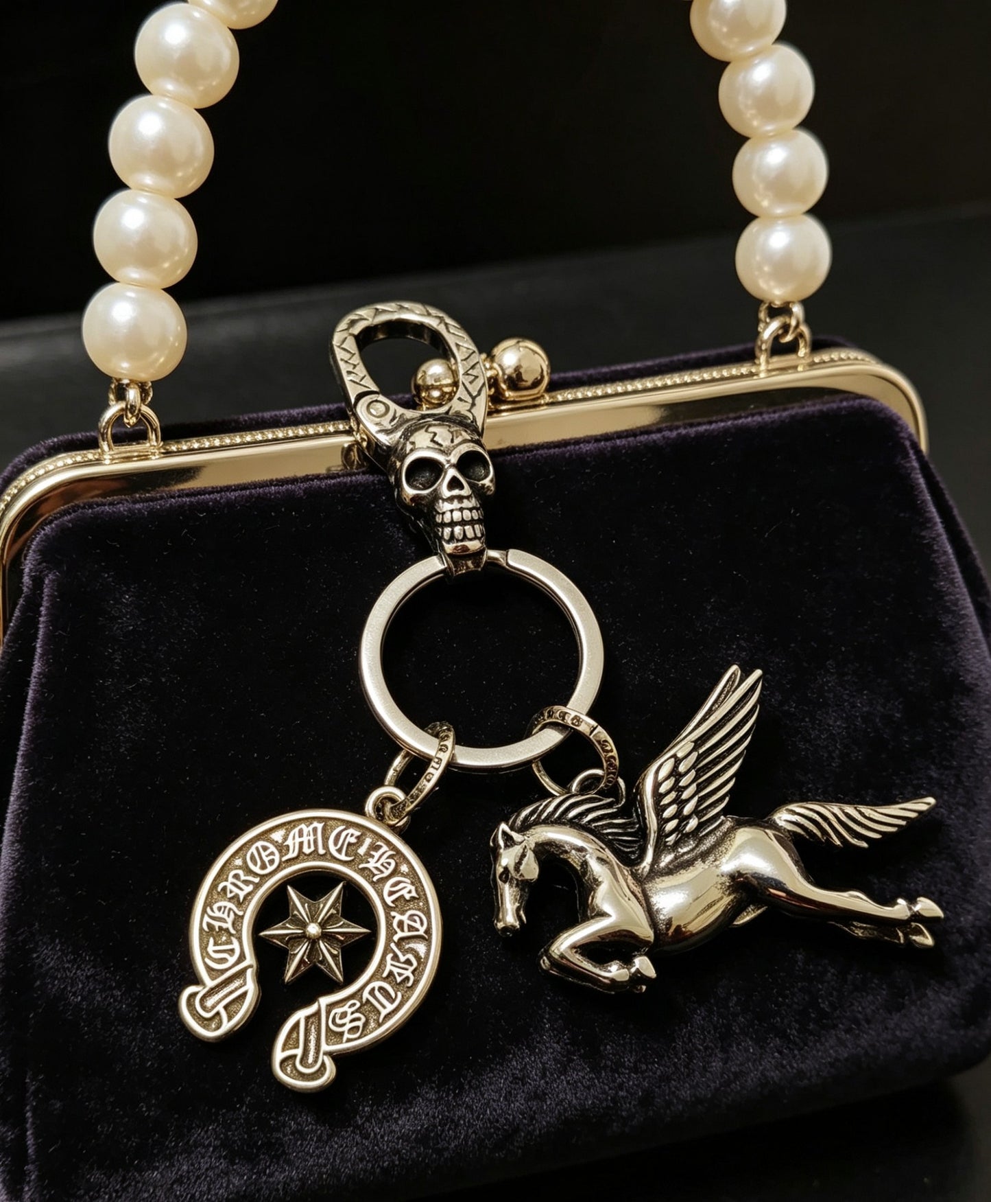 Skull Keychain in Antique Silver-Tone – Design 01 close-up detail