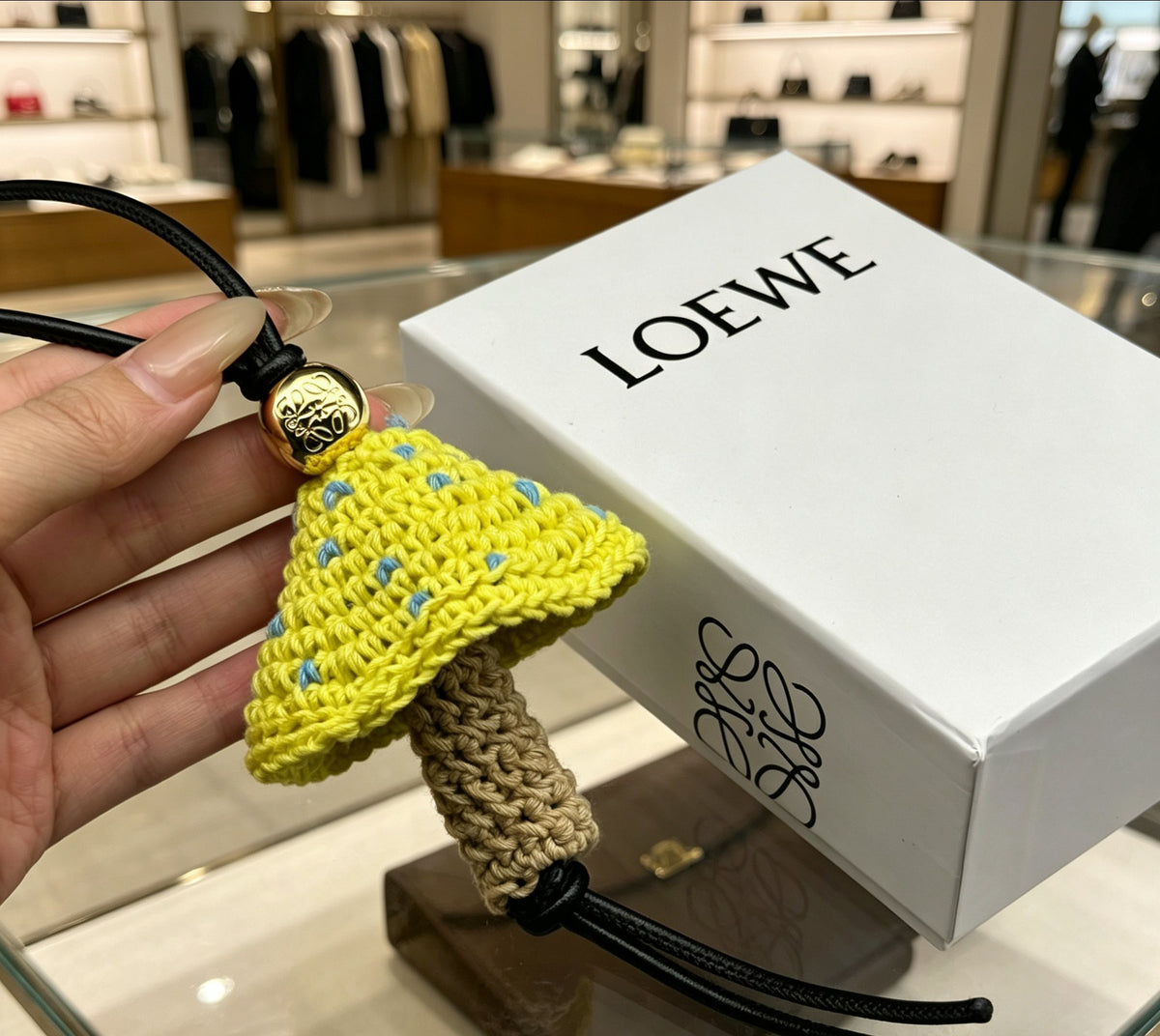 Sculptural Bag Charm in Gold-Tone with Leather Detail – Design 01 detail view