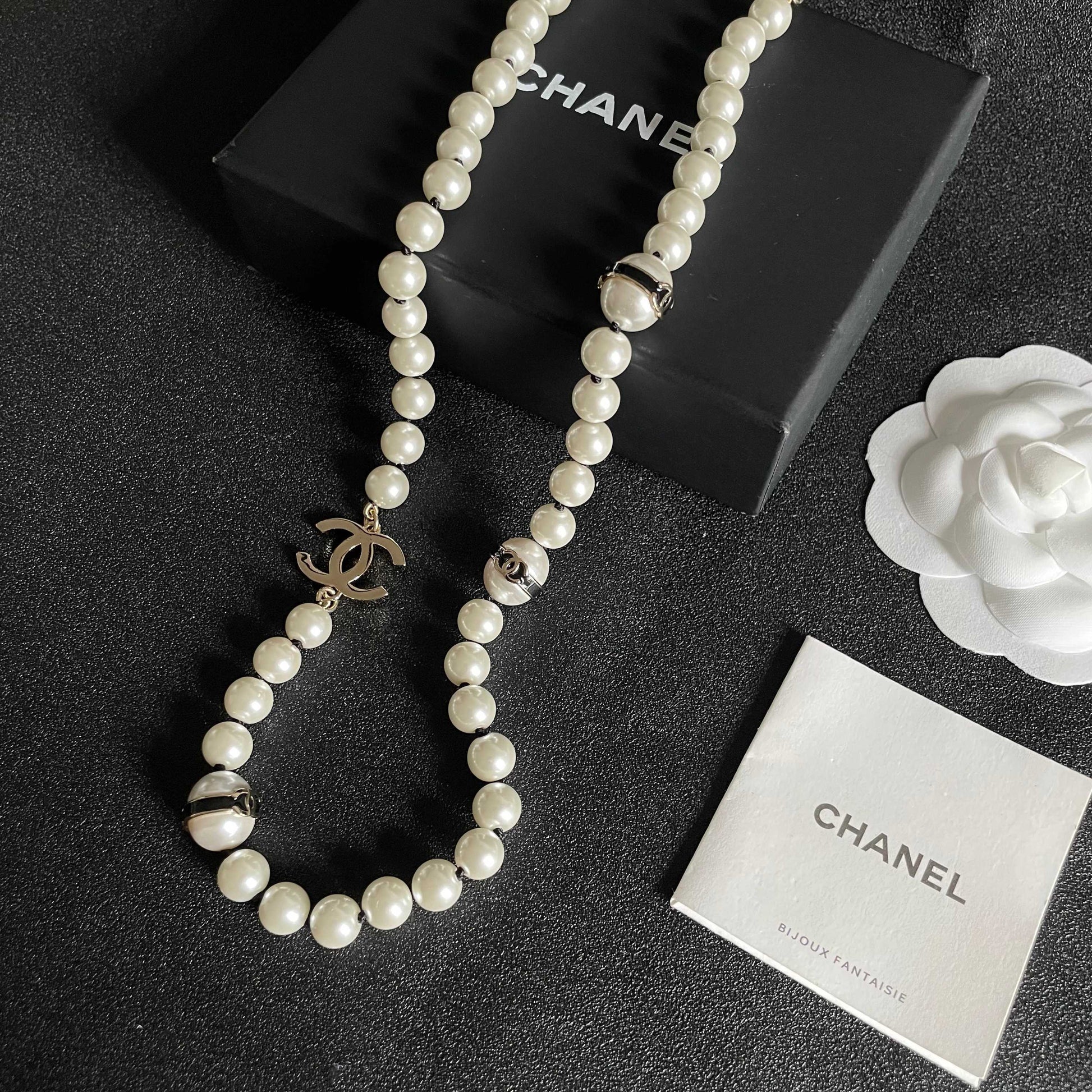 Double-C Emblem Pearl-Detail Pendant Necklace – Pearl Detail – Design 079 close-up detail
