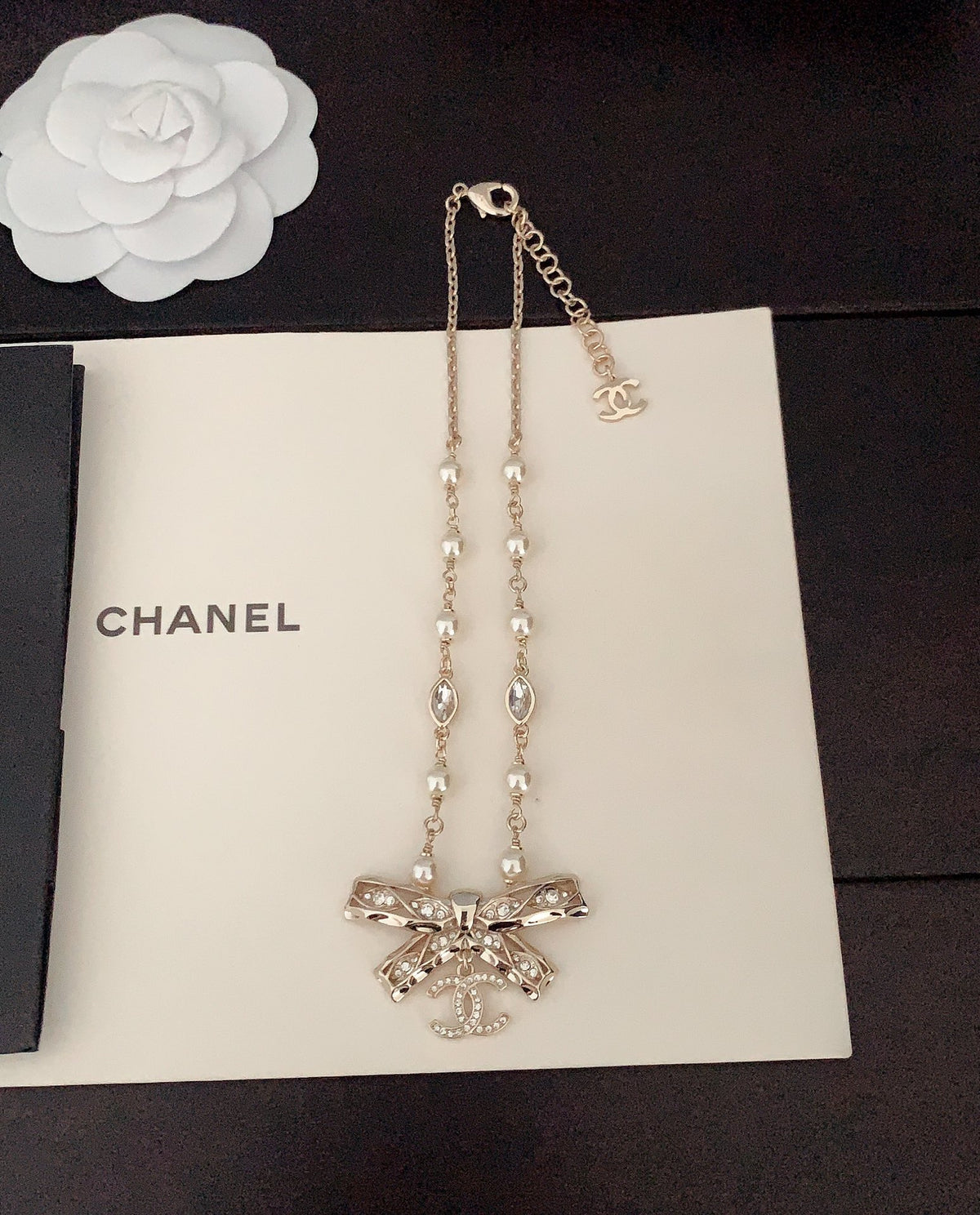 Bow Pearl-Detail Pendant Necklace – Pearl Detail – Design 008 side detail