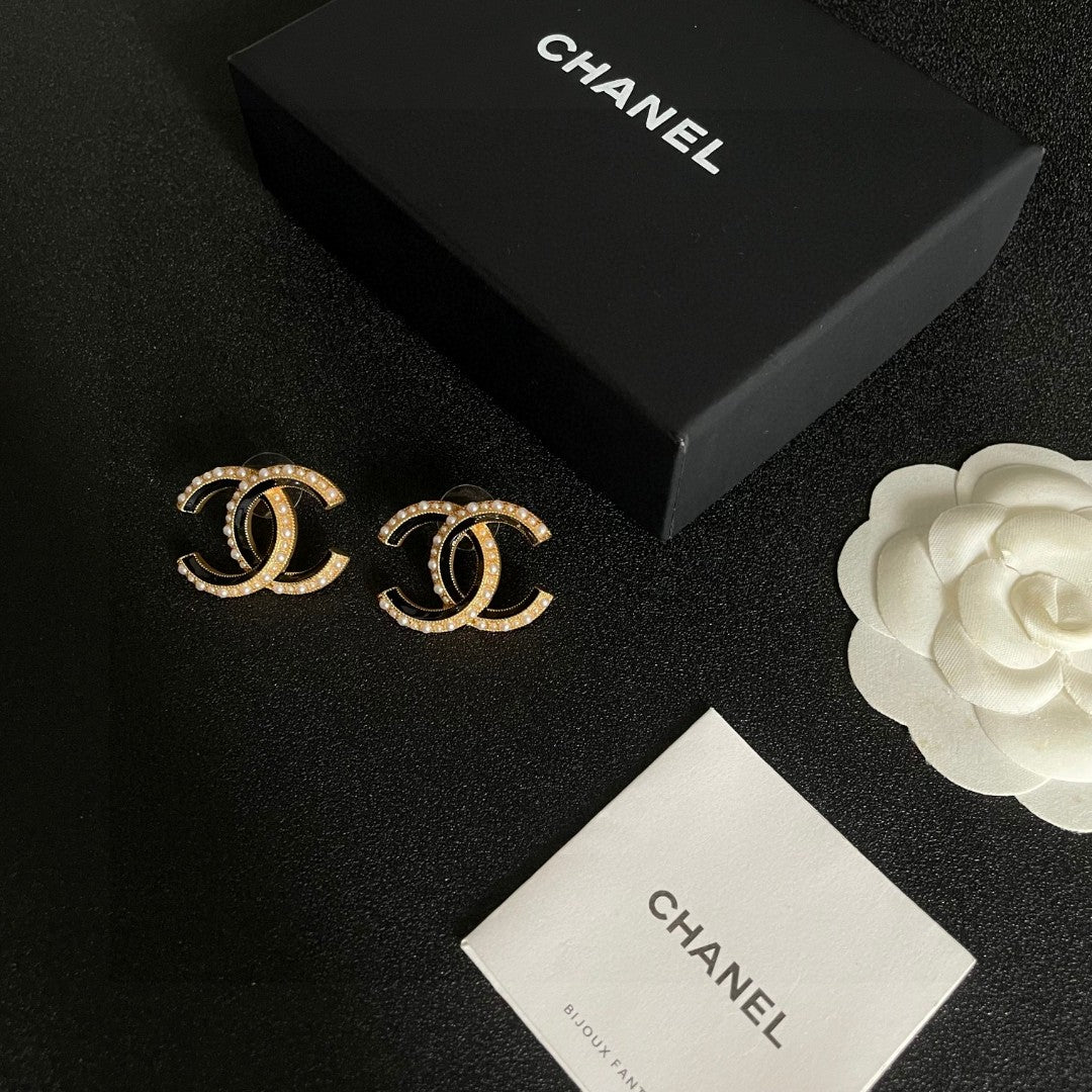 Double-C Emblem Pearl-Detail Stud Earrings – Pearl Detail – Design 003 close-up detail
