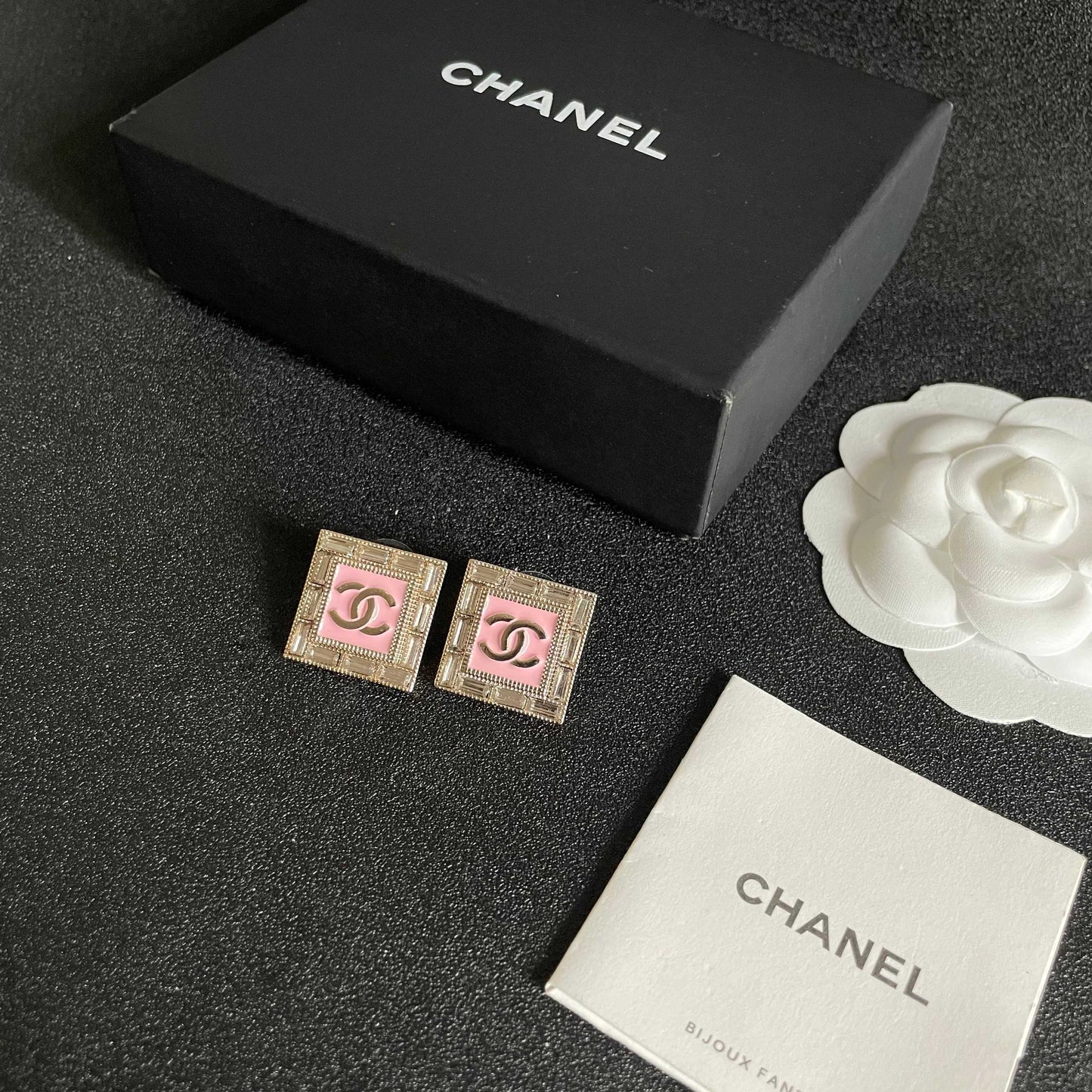 Double-C Emblem Stud Earrings in Polished Metal-Tone – Design 081 close-up detail