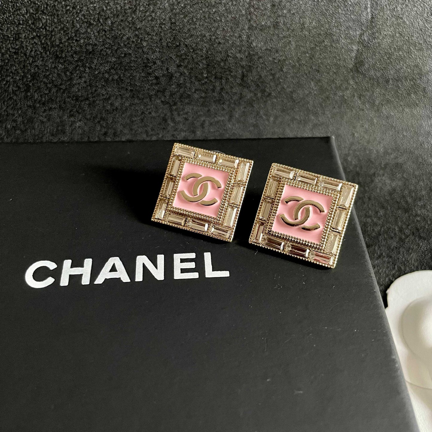 Double-C Emblem Stud Earrings in Polished Metal-Tone – Design 081 detail view
