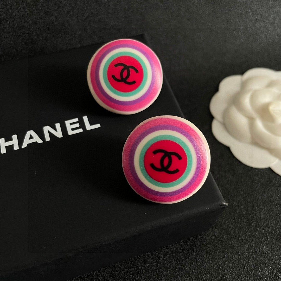 Double-C Emblem Stud Earrings in Polished Metal-Tone – Design 427 detail view