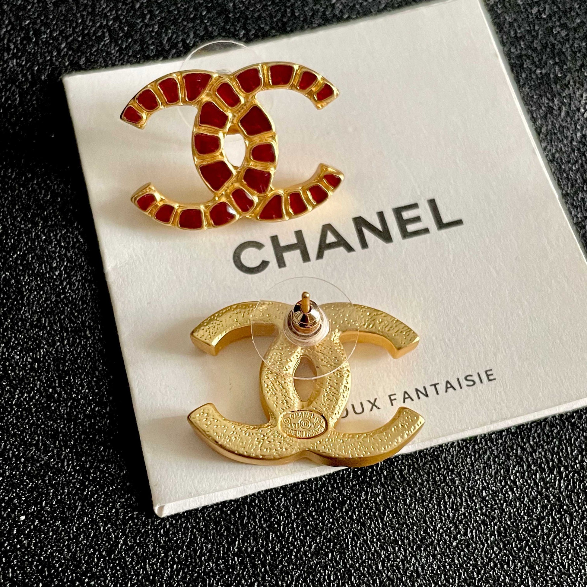 Double-C Emblem Stud Earrings in Polished Metal-Tone – Design 074 main product view