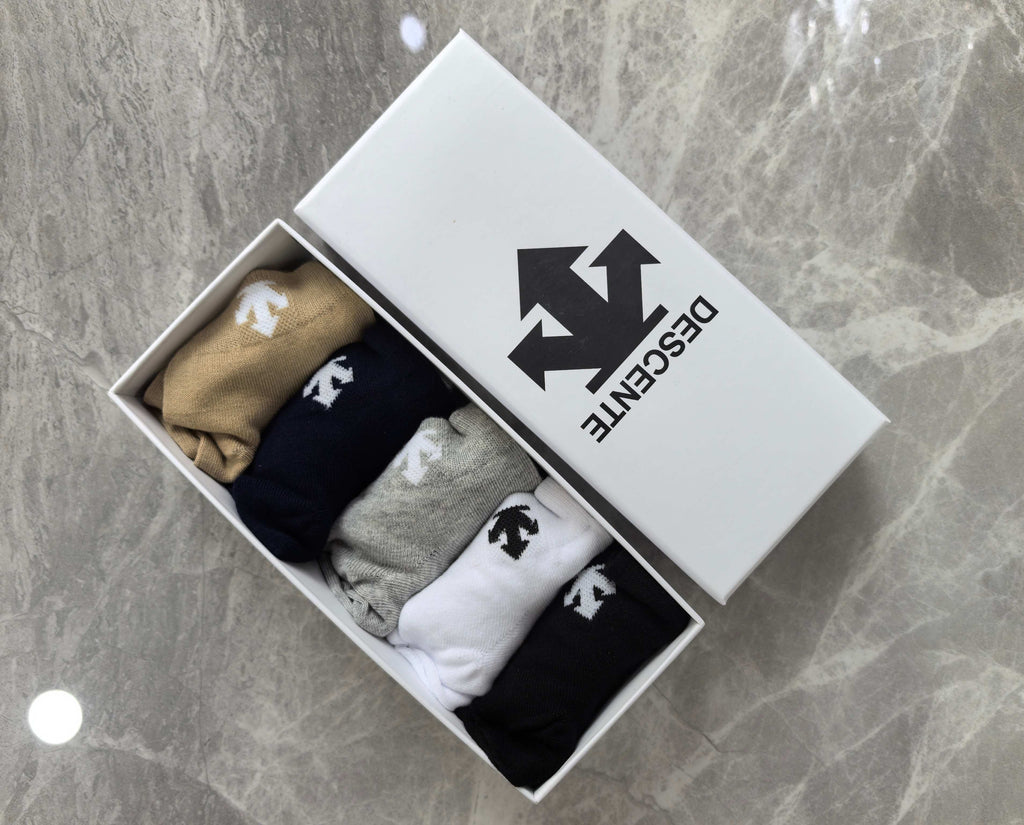 Descente Cotton Visible Branded Cuff Or Emblem Details No-Show Socks - 5-Pair Set