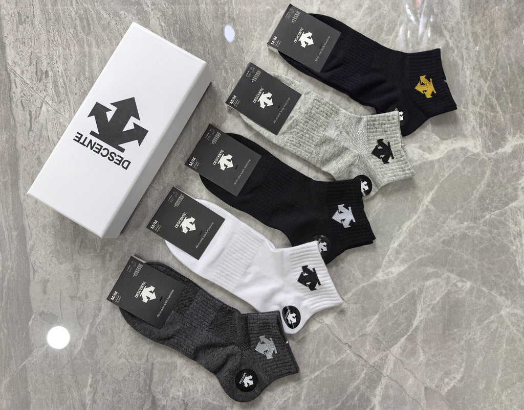 Descente Cotton Visible Colour, Cuff And Emblem Details No-Show Socks - 5-Pair Set