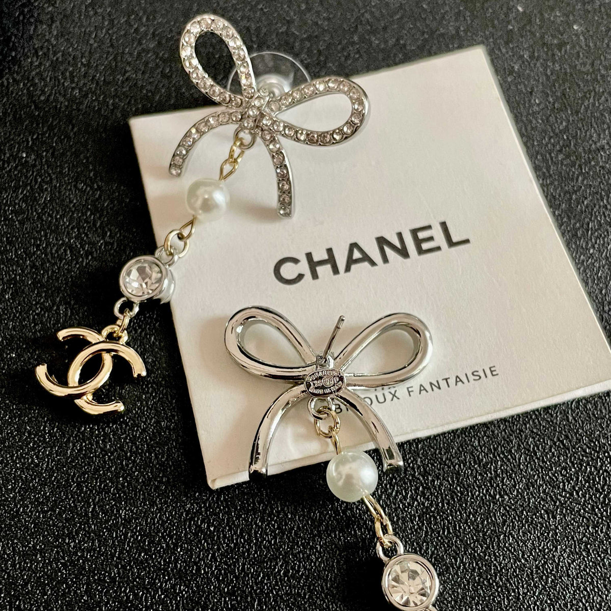 Double-C Emblem Stud Earrings in Polished Metal-Tone – Design 451 main product view