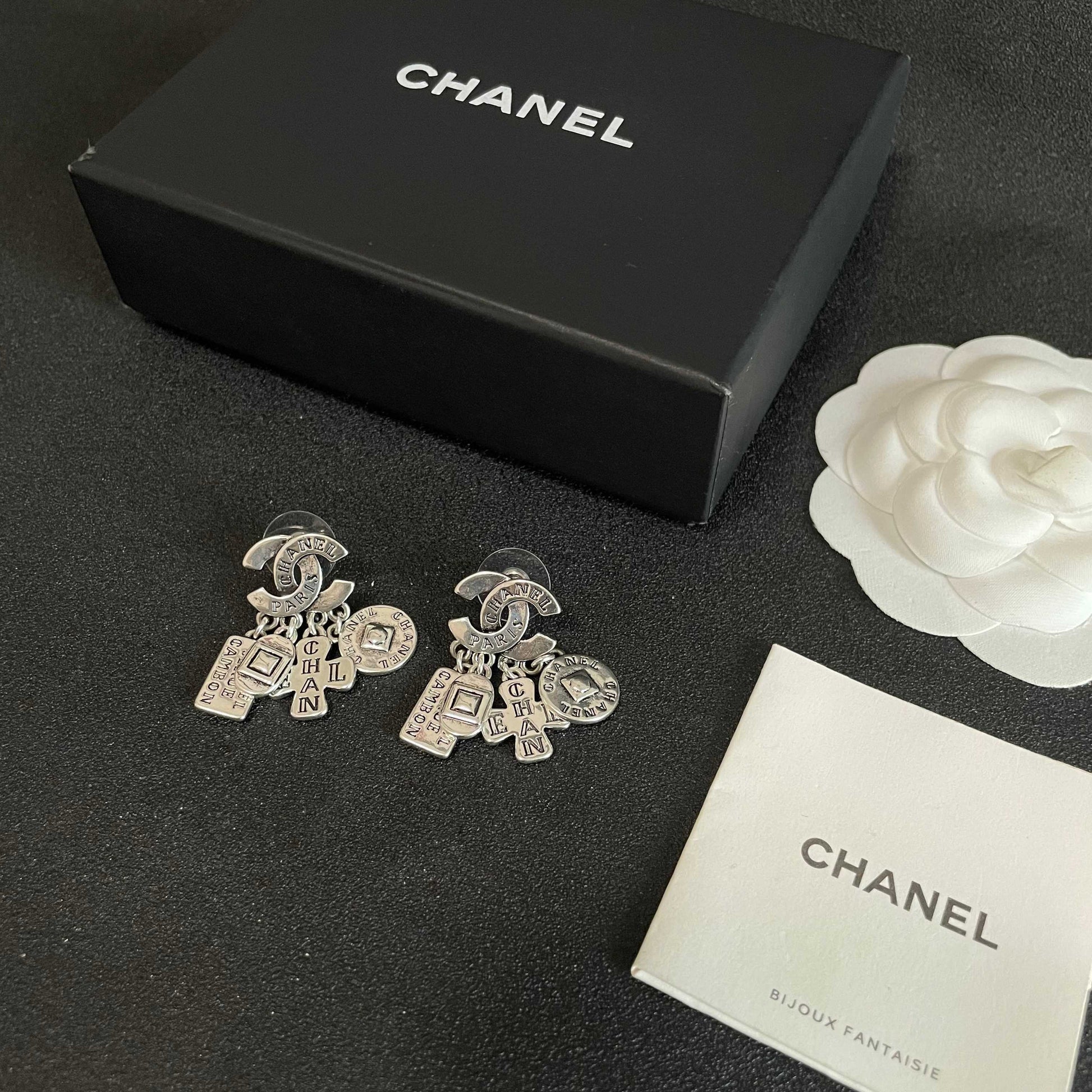 Double-C Emblem Stud Earrings in Polished Metal-Tone – Design 449 close-up detail