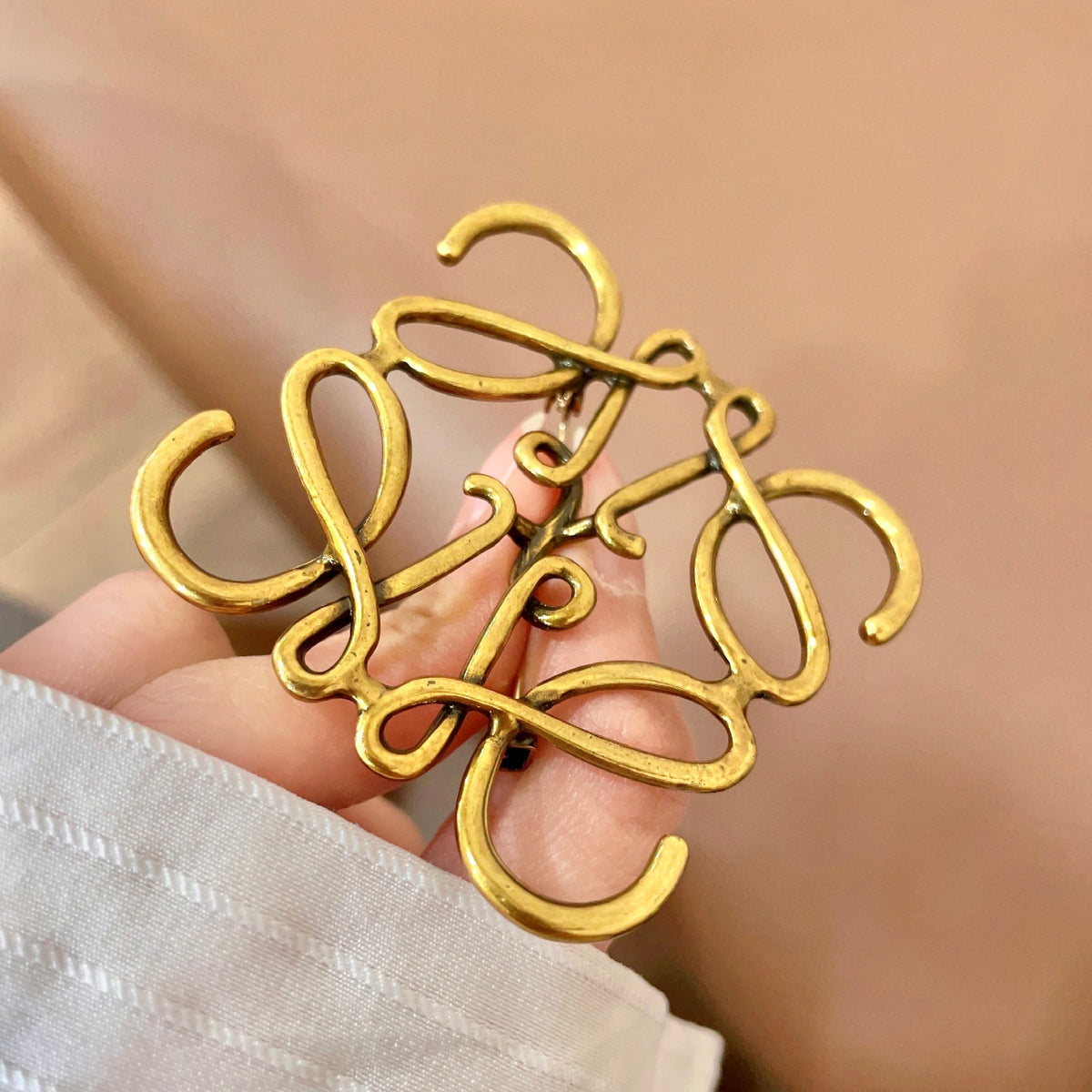 Sculptural Brooch Pin in Polished Metal-Tone – Design 04 detail view
