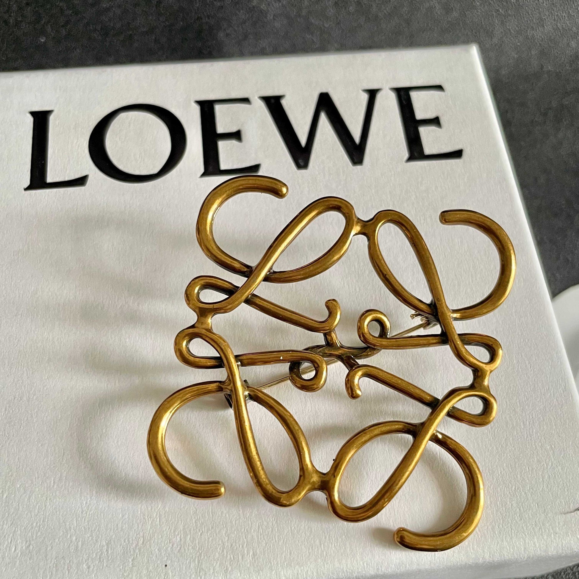 Sculptural Brooch Pin in Polished Metal-Tone – Design 04 detail view