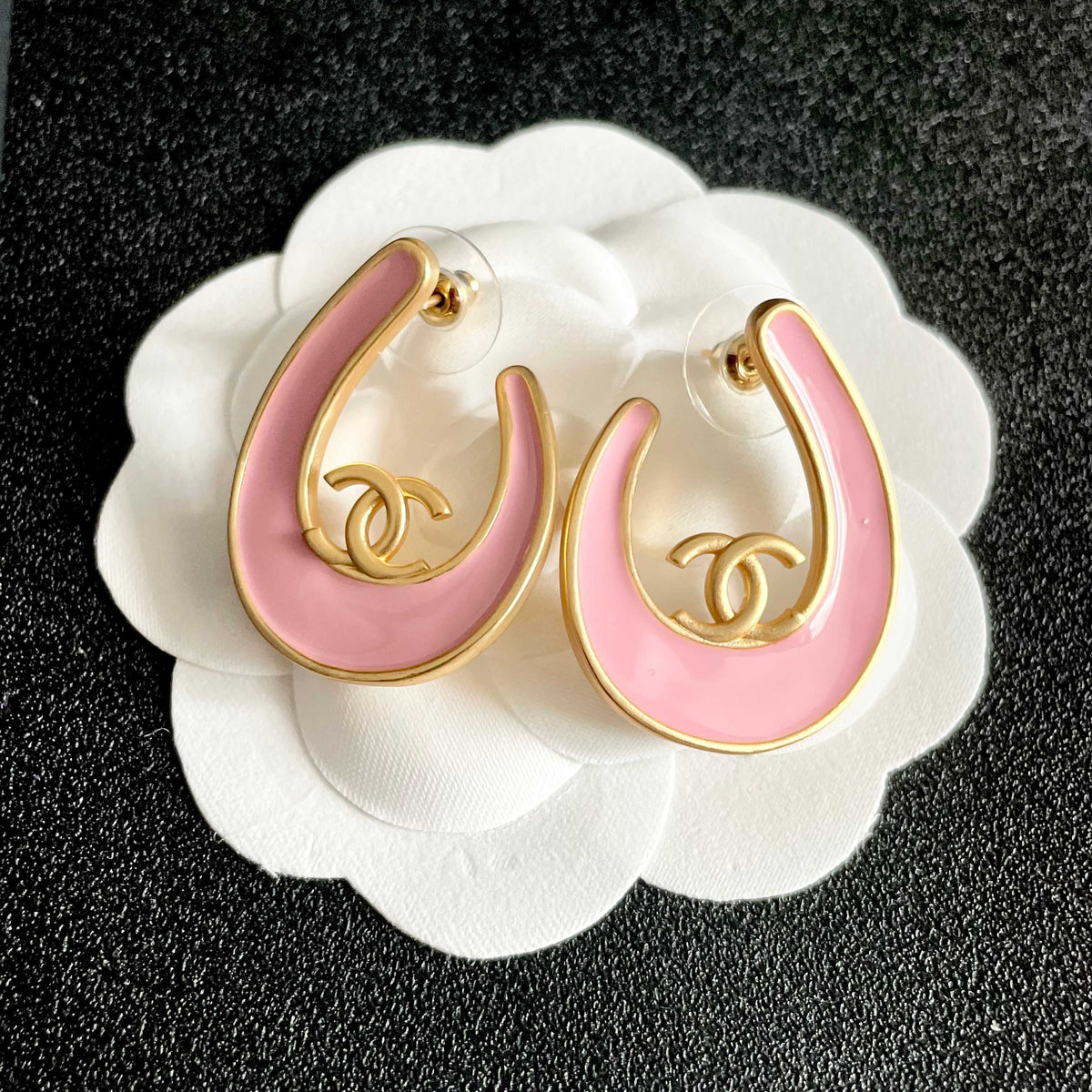 Double-C Emblem Stud Earrings in Polished Metal-Tone – Design 073 front product view