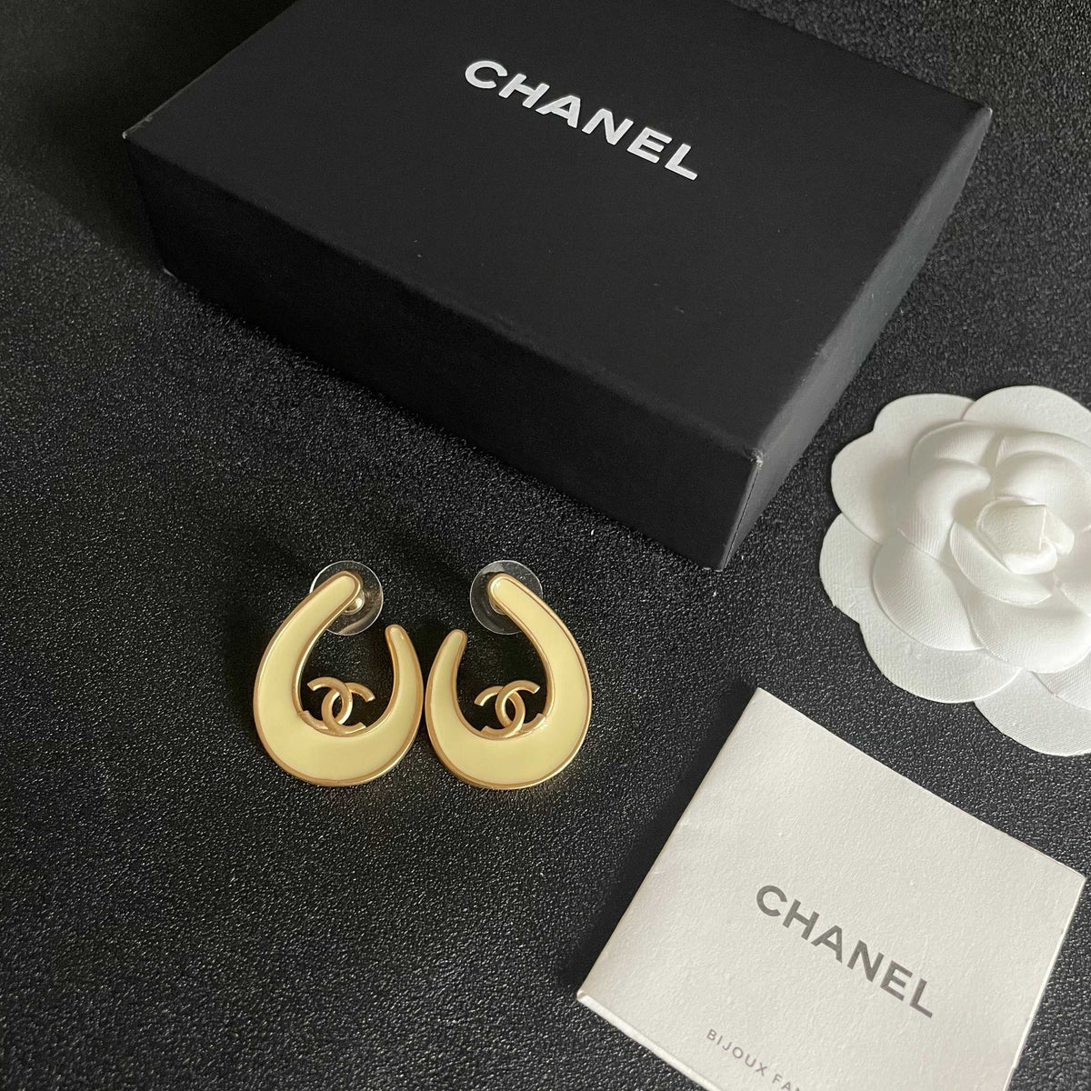 Double-C Emblem Stud Earrings in Polished Metal-Tone – Design 072 close-up detail