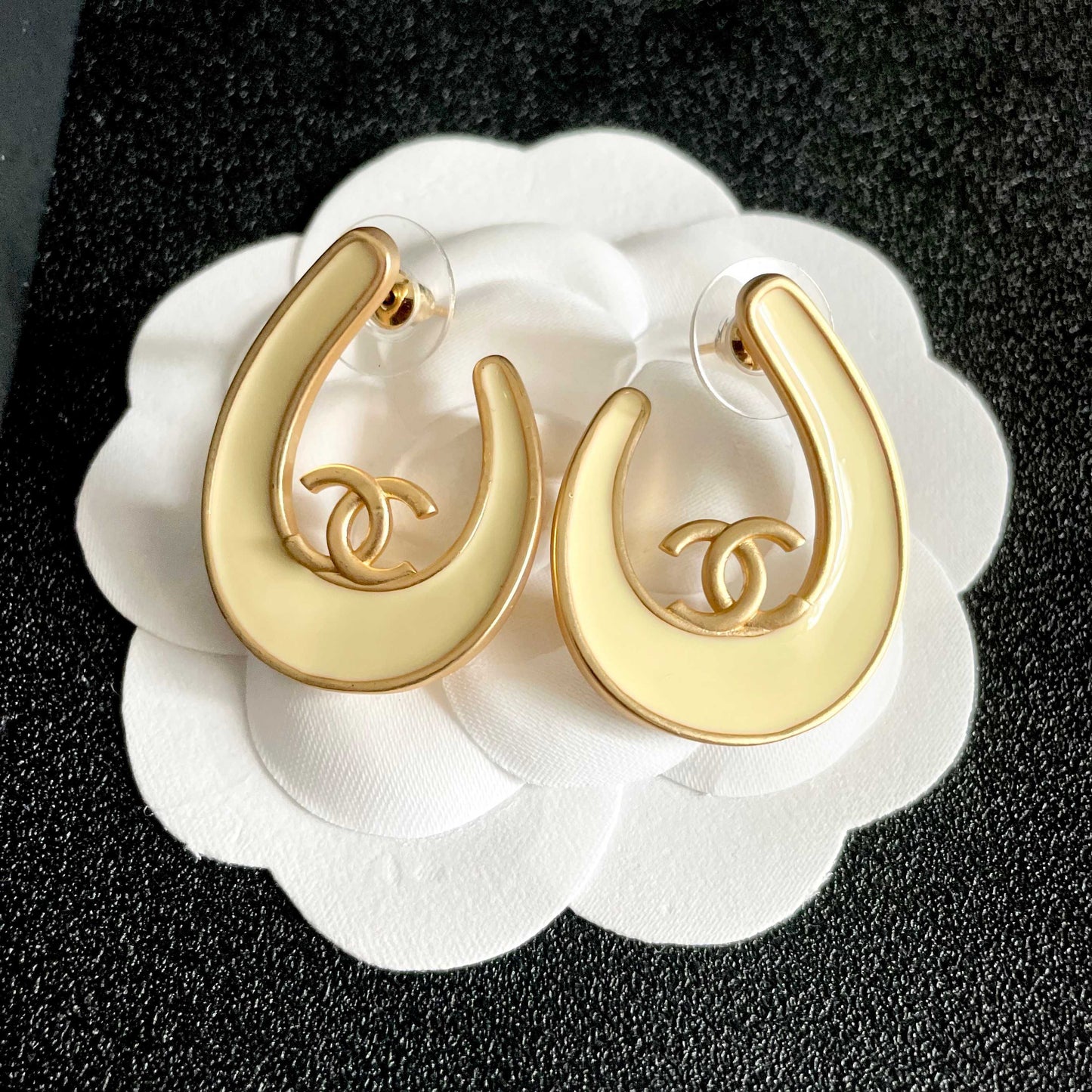 Double-C Emblem Stud Earrings in Polished Metal-Tone – Design 072 front product view