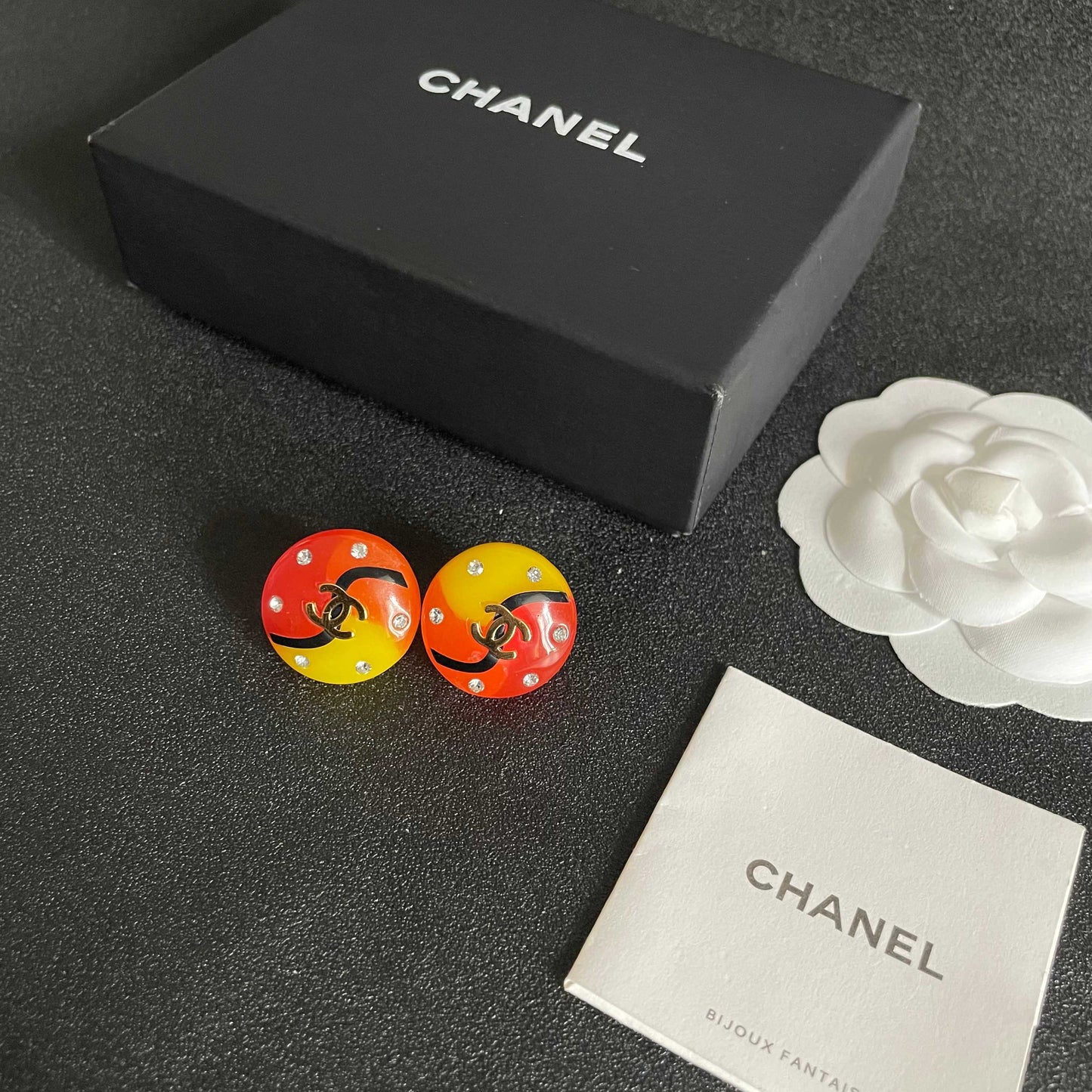 Double-C Emblem Stud Earrings in Polished Metal-Tone – Design 071 close-up detail