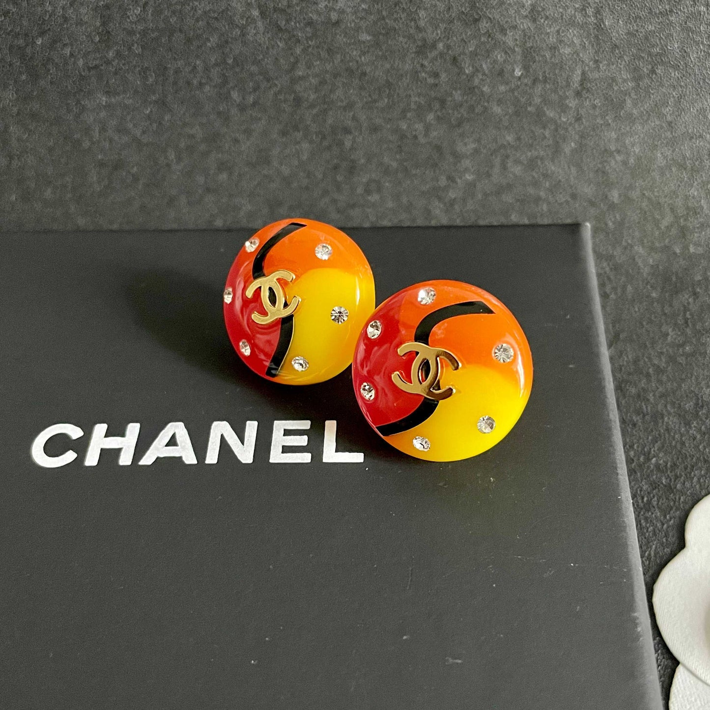 Double-C Emblem Stud Earrings in Polished Metal-Tone – Design 071 detail view