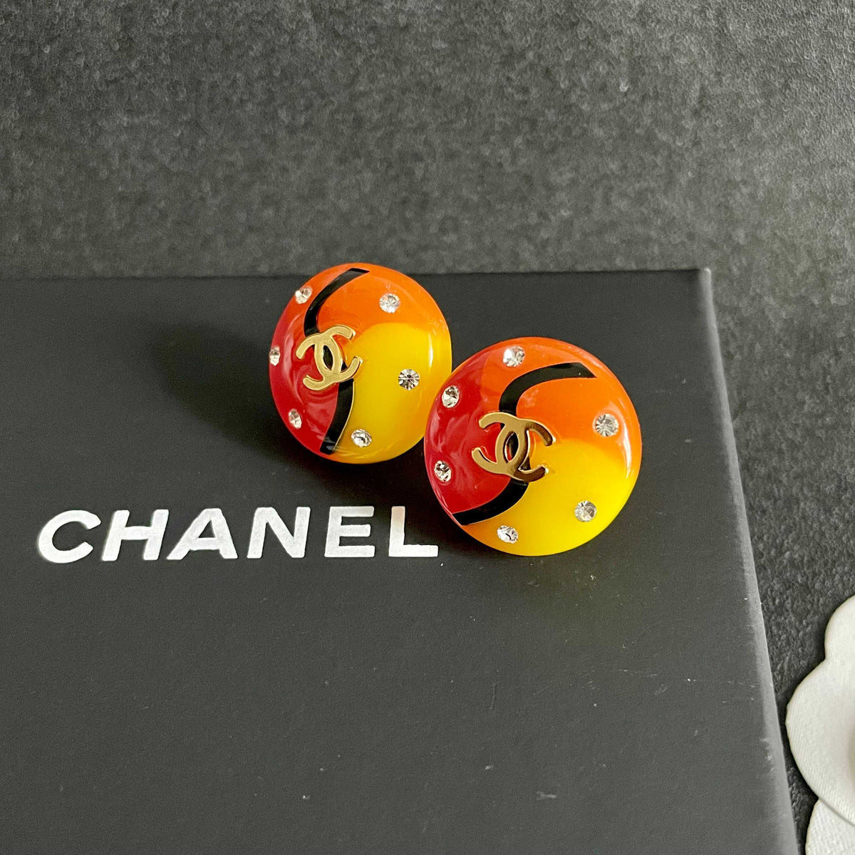 Double-C Emblem Stud Earrings in Polished Metal-Tone – Design 071 detail view