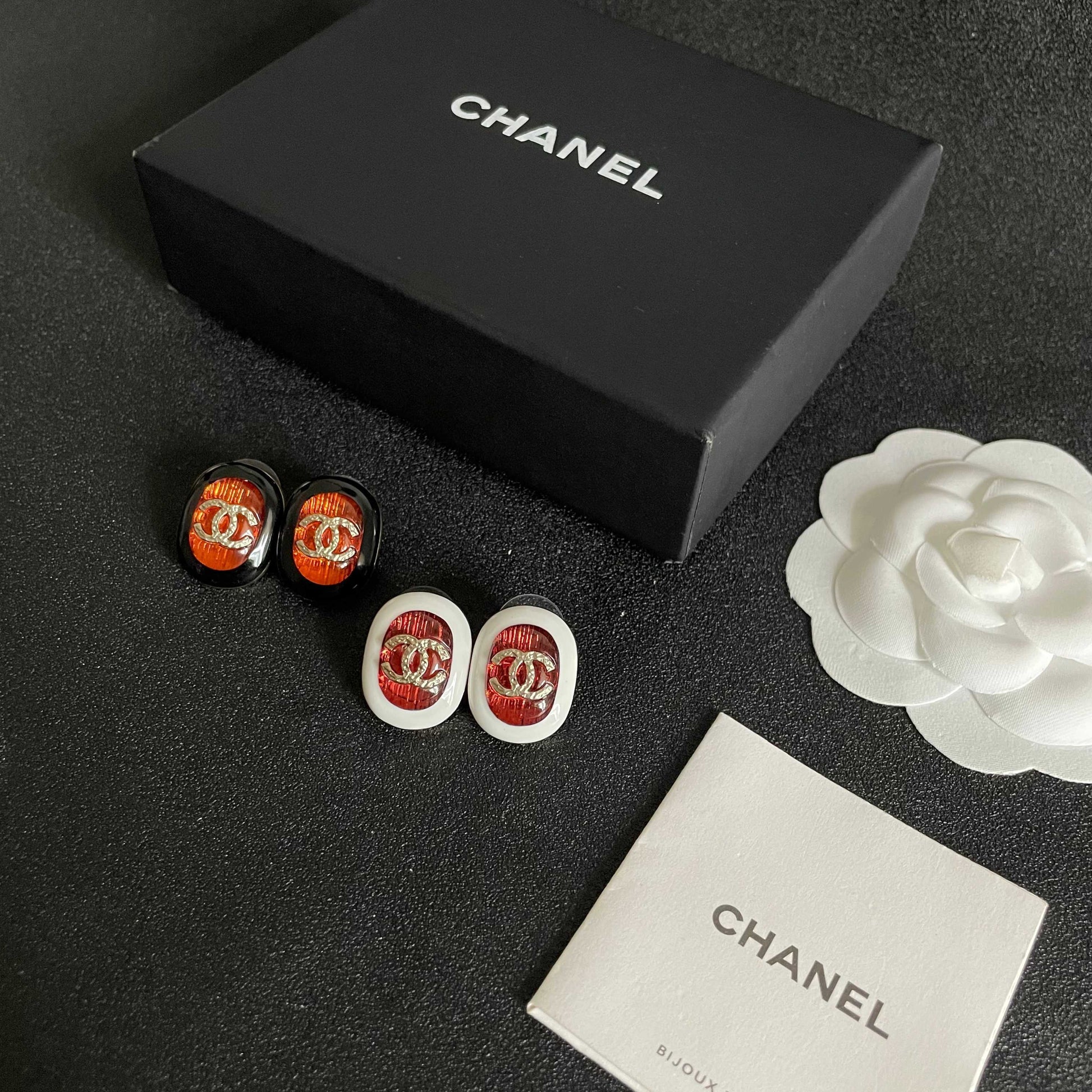 Double-C Emblem Stud Earrings in Polished Metal-Tone – Design 458 side detail