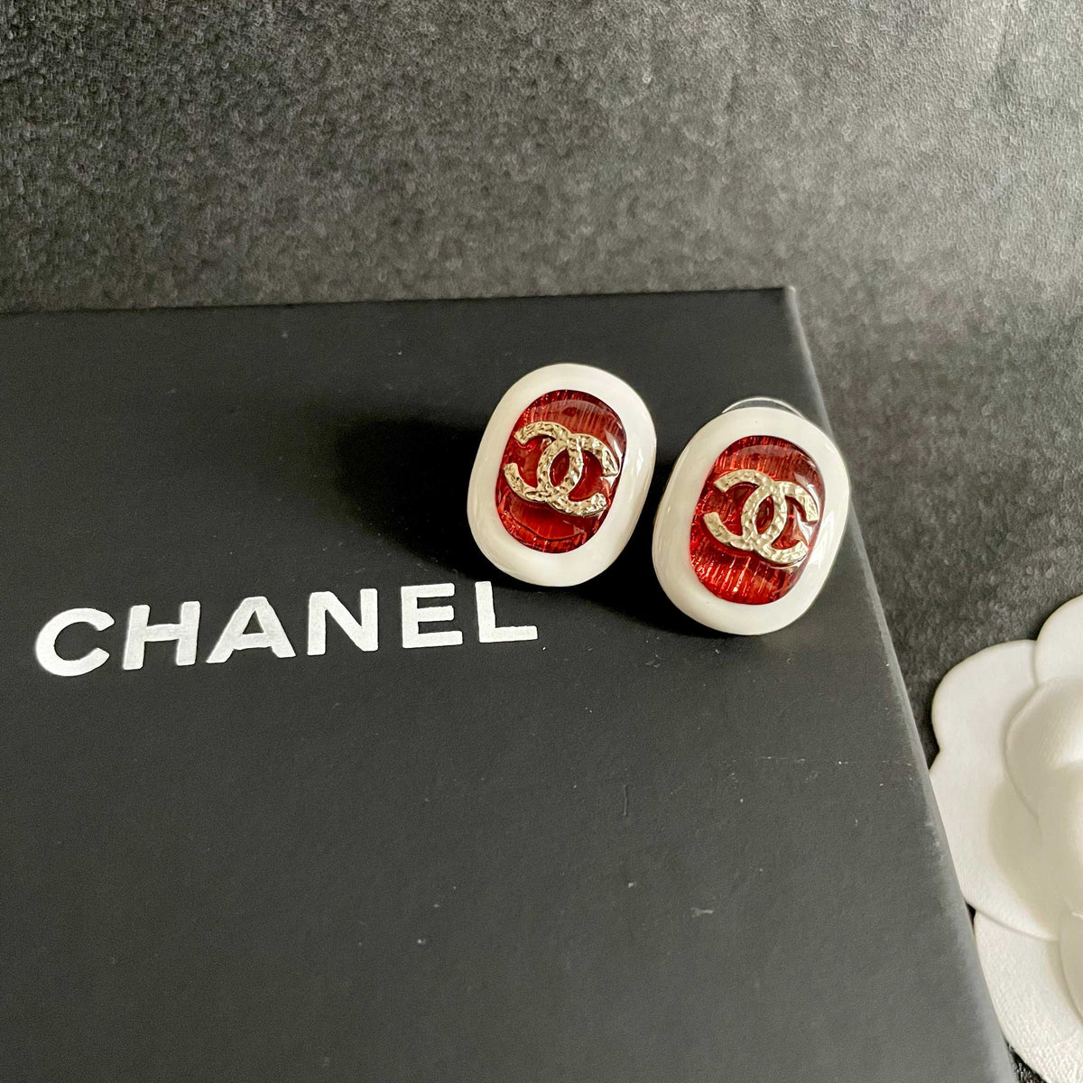 Double-C Emblem Stud Earrings in Polished Metal-Tone – Design 070 detail view