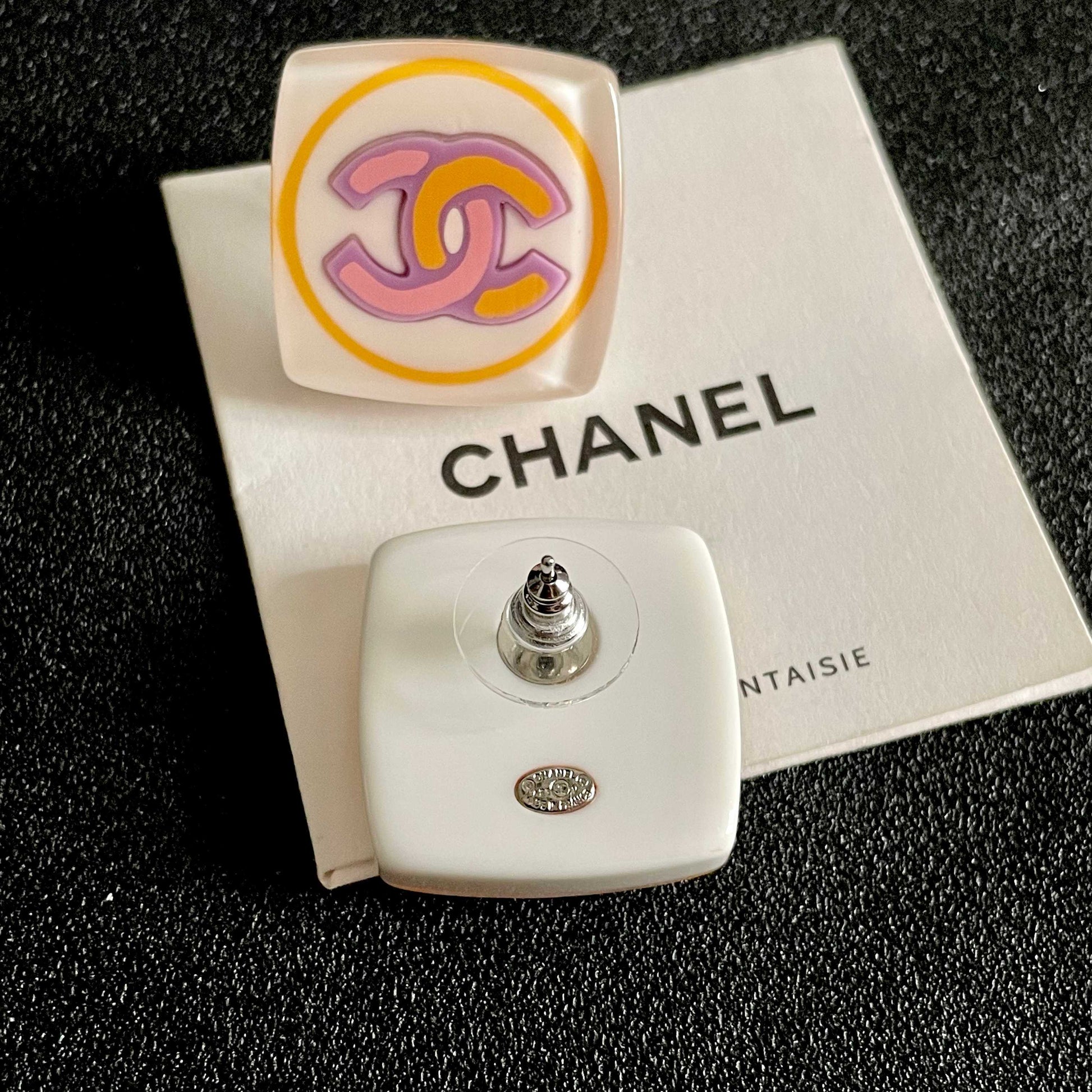 Double-C Emblem Stud Earrings in Polished Metal-Tone – Design 069 main product view