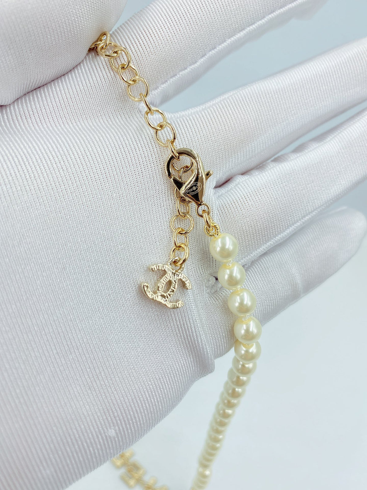Letter Pearl-Detail Pendant Necklace – Pearl Detail – Design 003 side detail