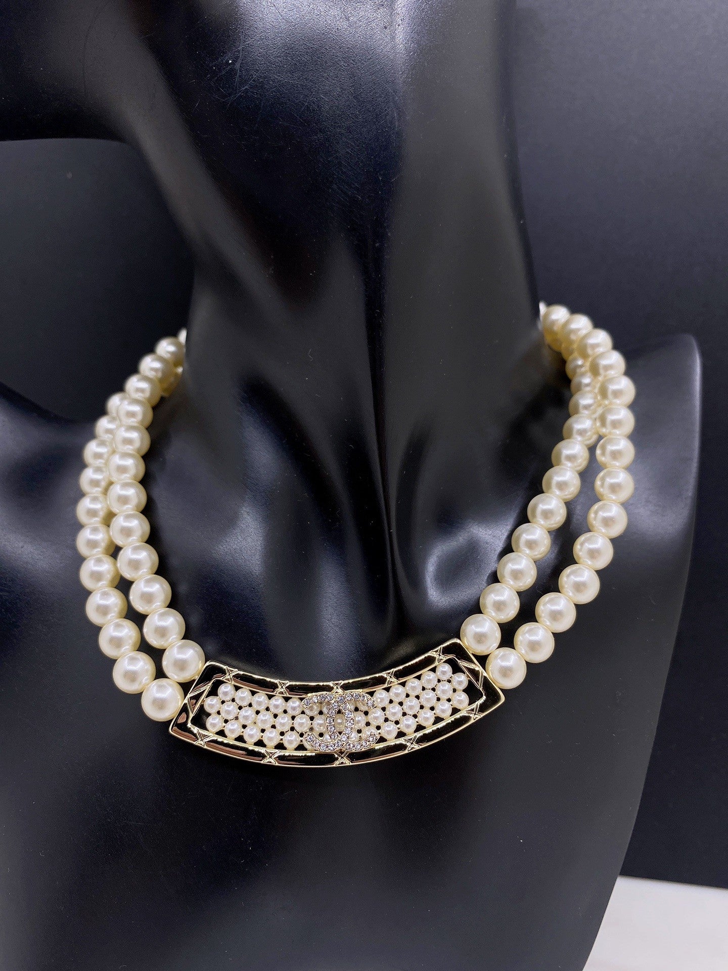 Pearl Pearl-Detail Pendant Necklace – Pearl Detail – Design 066 front product view