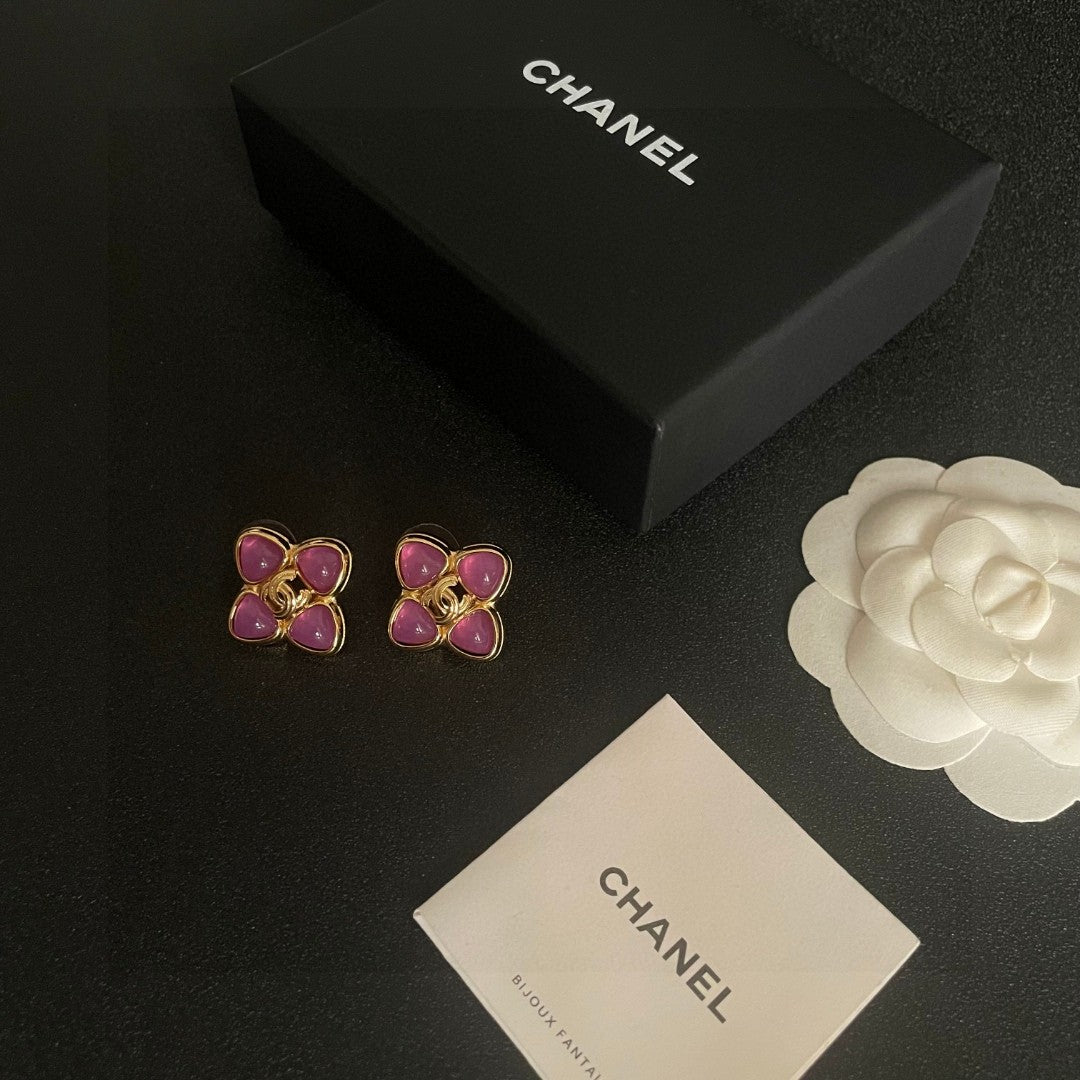 Double-C Emblem Stud Earrings in Polished Metal-Tone – Design 436 close-up detail