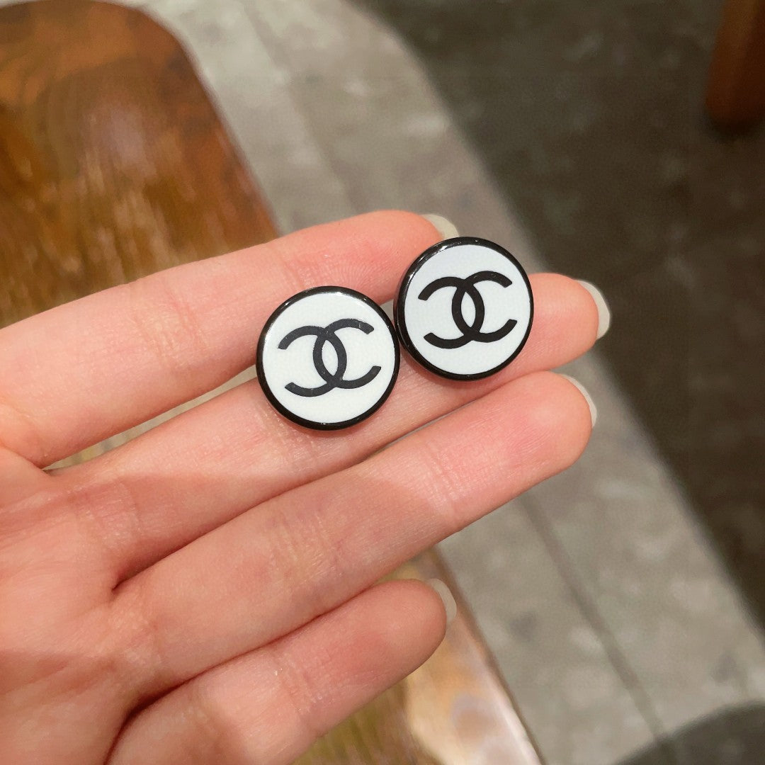 Double-C Emblem Stud Earrings in Polished Metal-Tone – Design 432 side detail