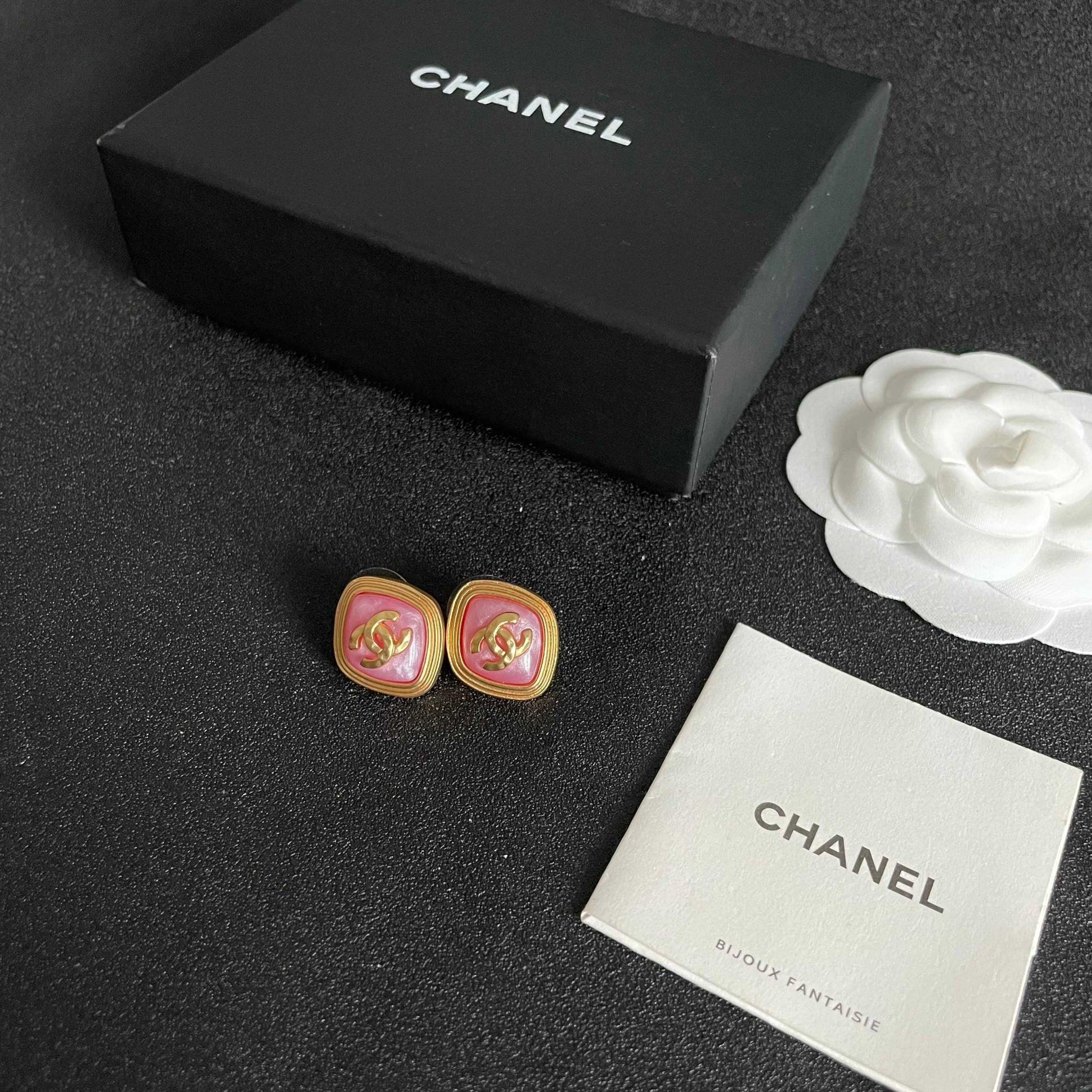 Double-C Emblem Stud Earrings in Polished Metal-Tone – Design 430 close-up detail