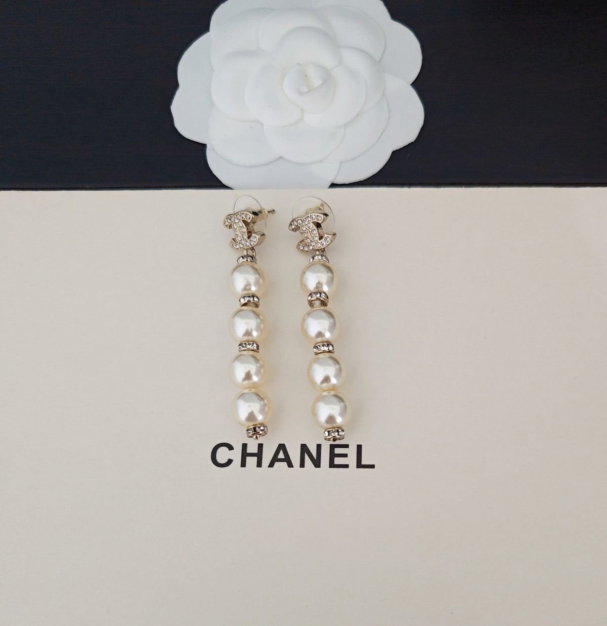 Pearl Pearl-Detail Statement Earrings – Pearl Detail – Design 007 side detail