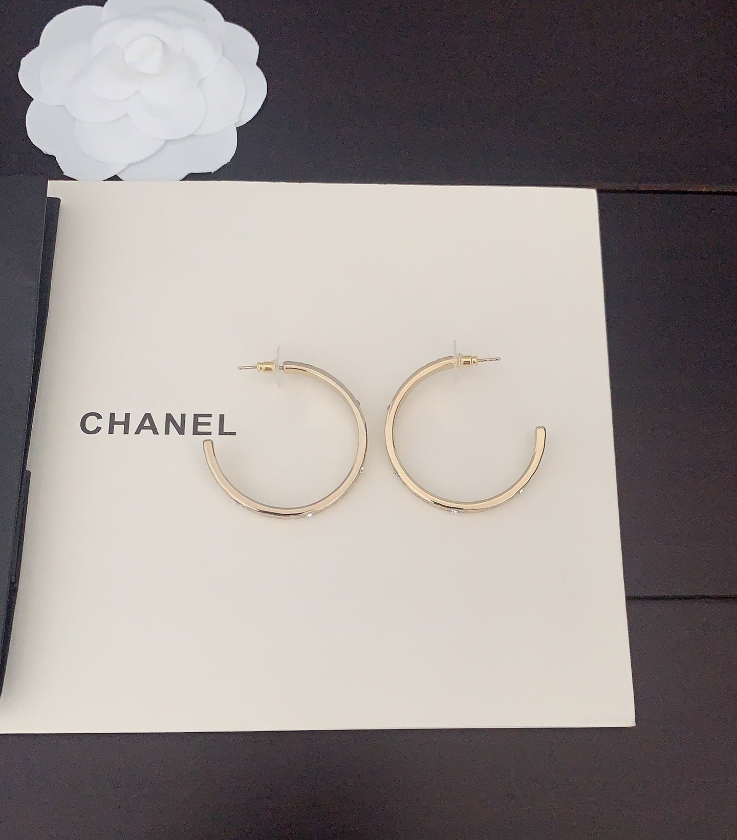 Signature Emblem Jewelry Accessory in Gold-Tone – Design 003 side detail