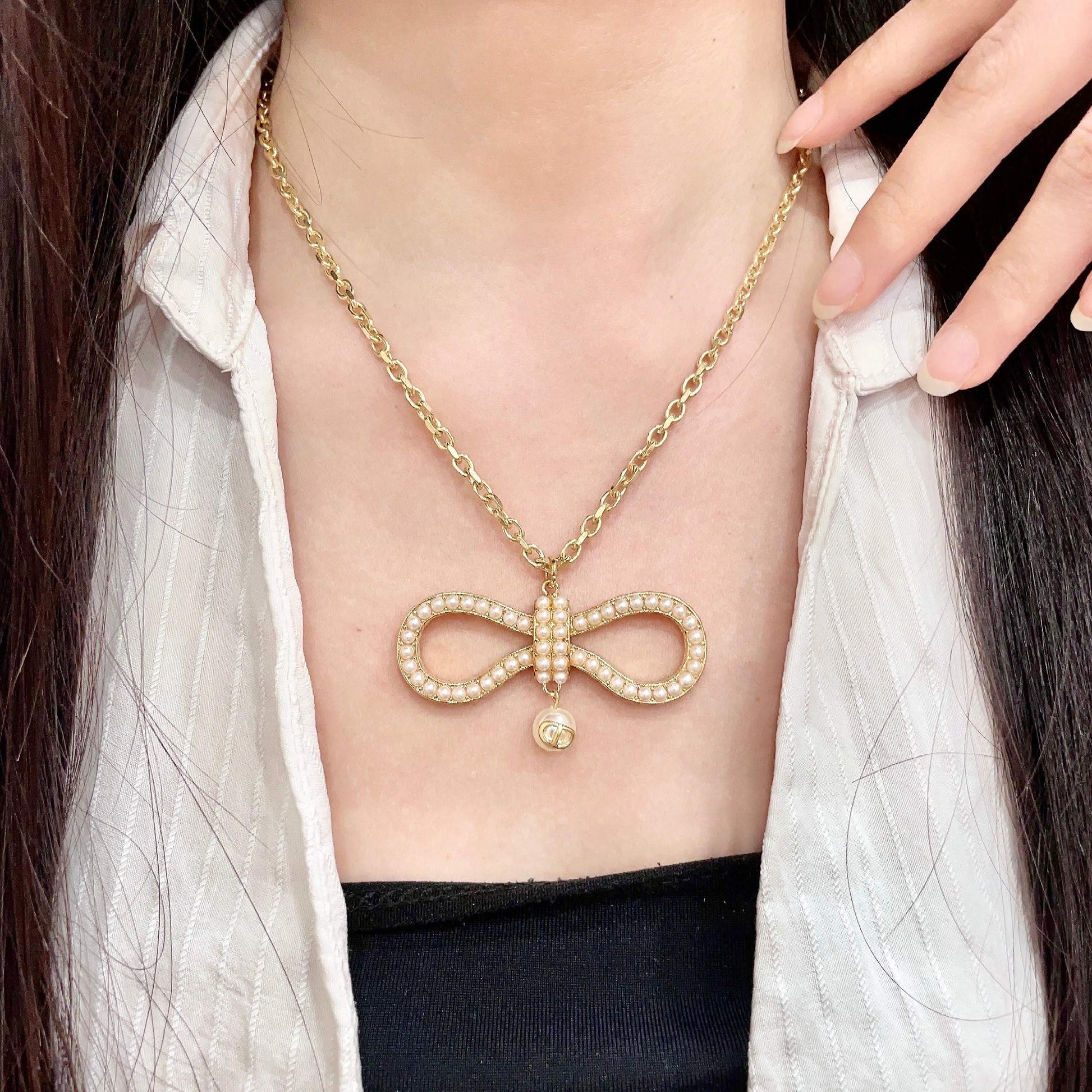 Sculptural Pendant Necklace in Polished Metal-Tone – Design 005 main product view