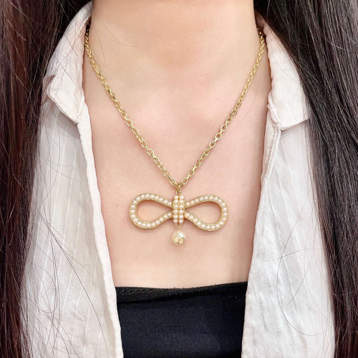 Sculptural Pendant Necklace in Polished Metal-Tone – Design 005 detail view