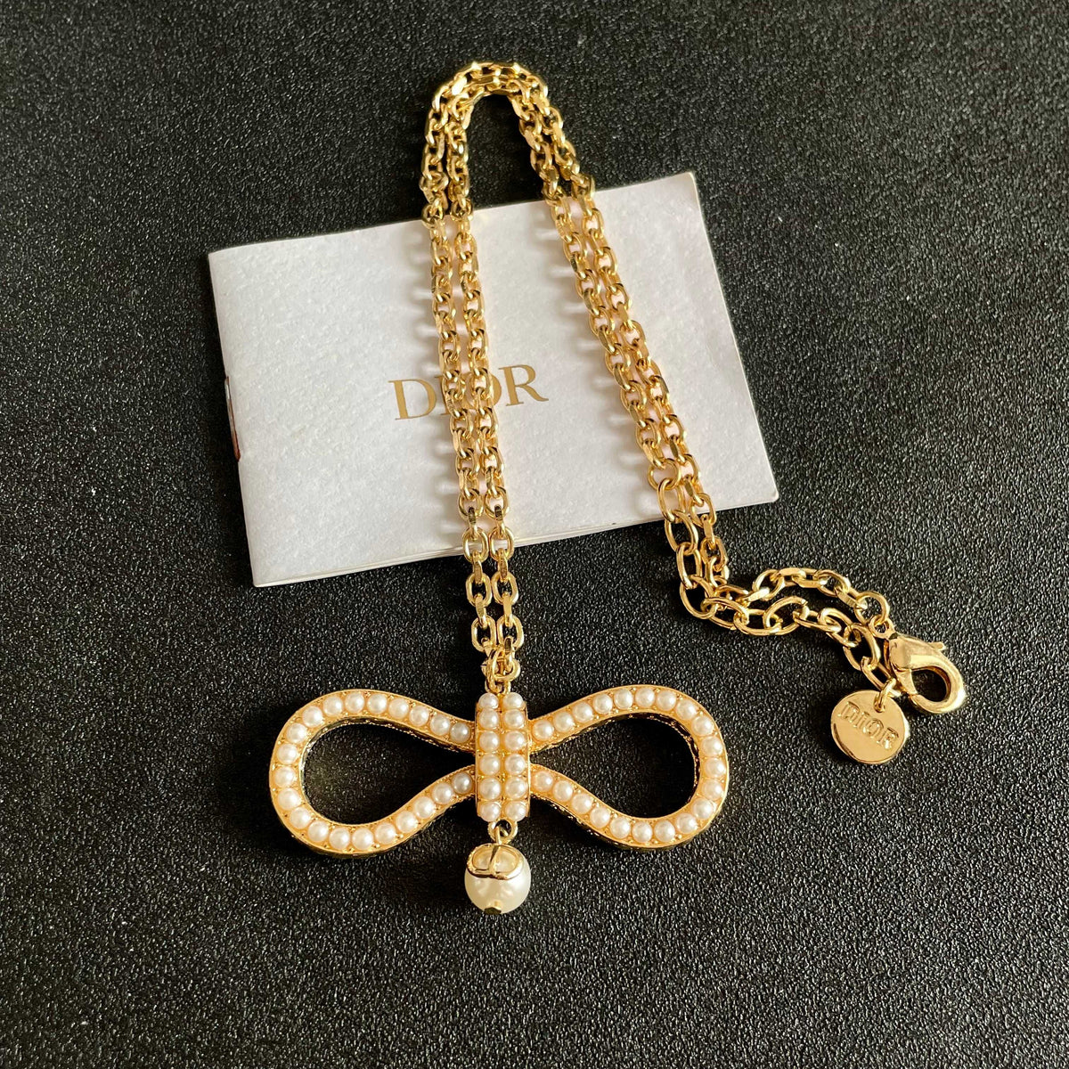 Sculptural Pendant Necklace in Polished Metal-Tone – Design 005 front view