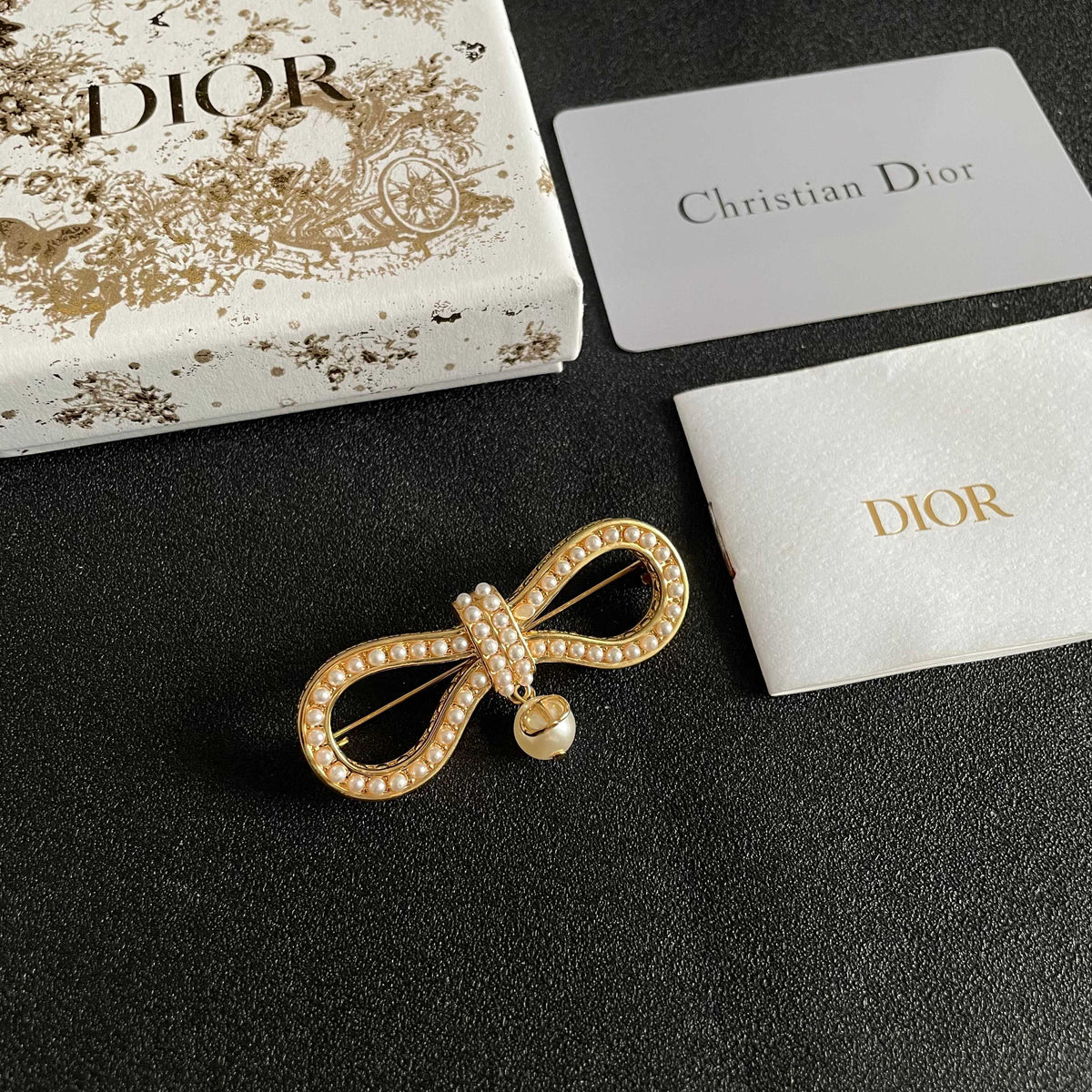 Graphic Letter Motif Brooch Pin in Polished Metal-Tone – Design 005 close-up detail